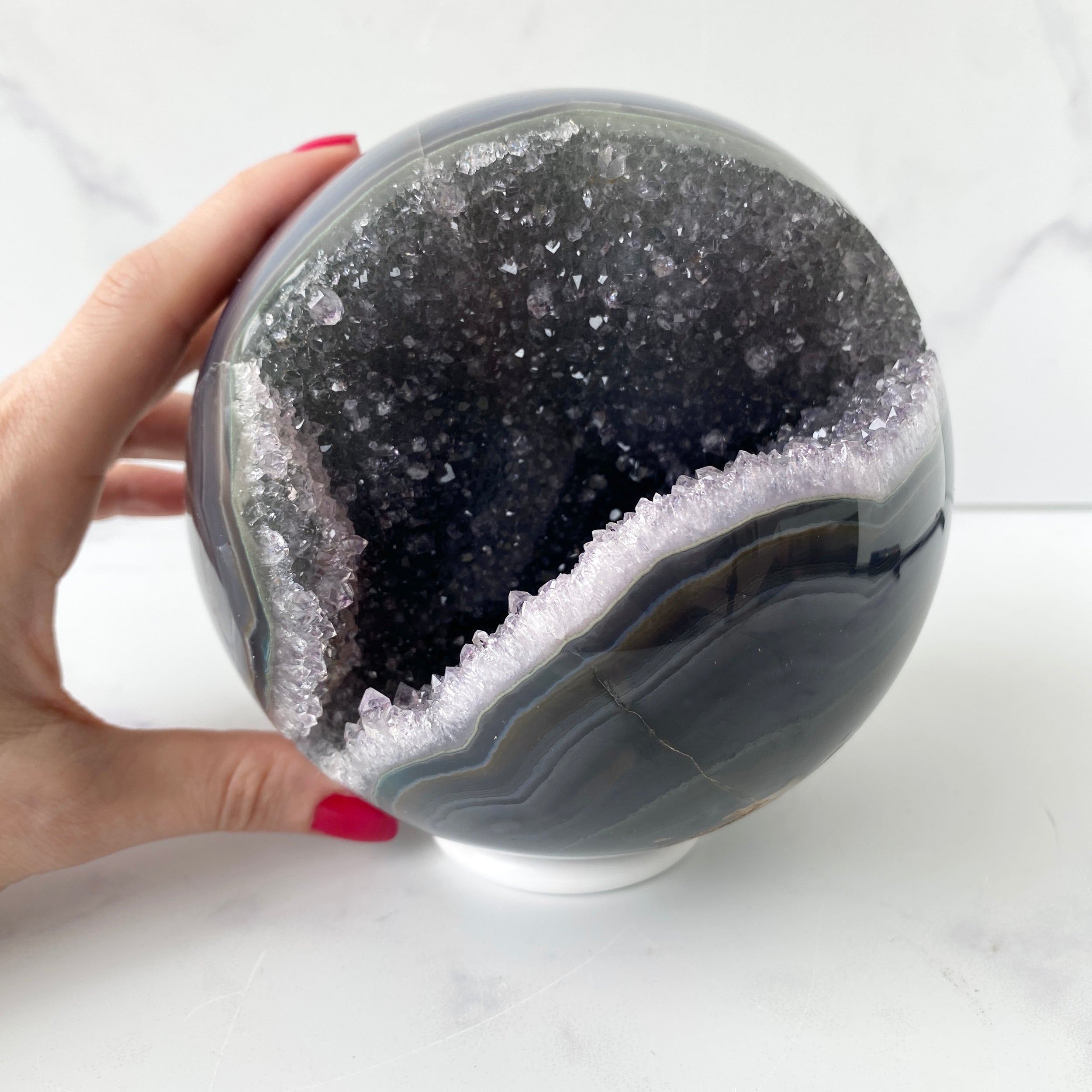 Druzy Amethyst Kugel 13 cm groß mit gebändertem Achat