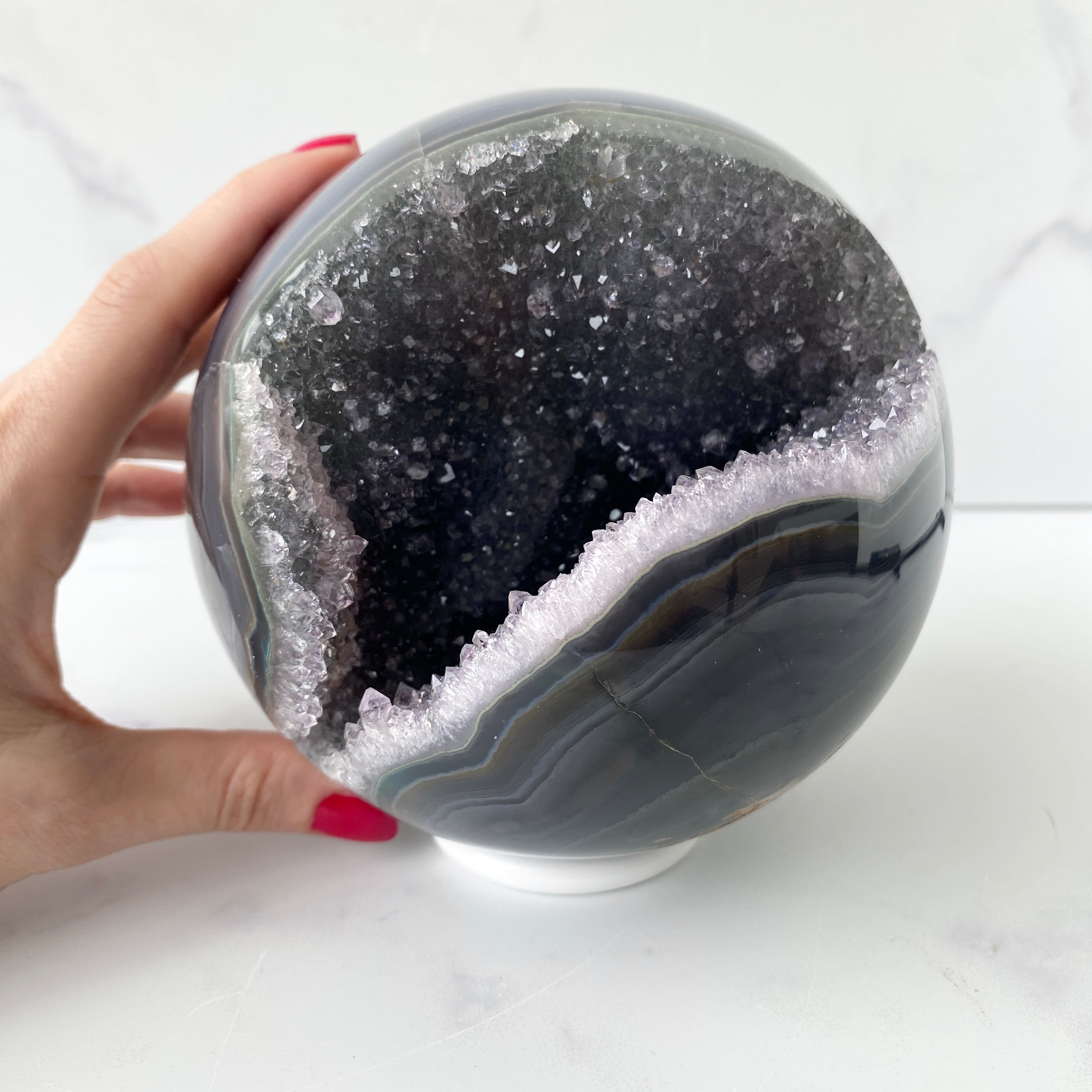 Druzy Amethyst Kugel 13 cm groß mit gebändertem Achat