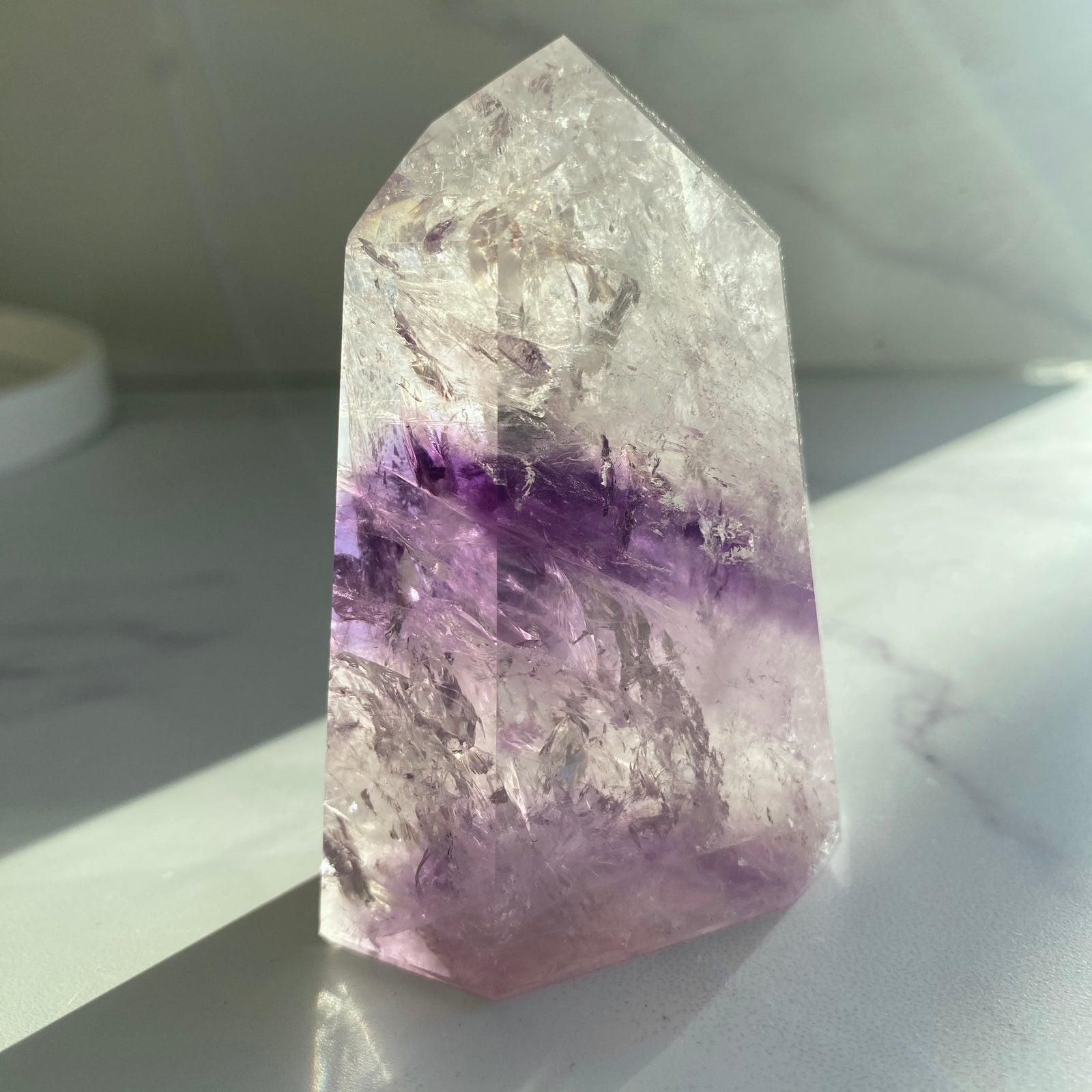 Amethyst Turm mit lila Phantomen