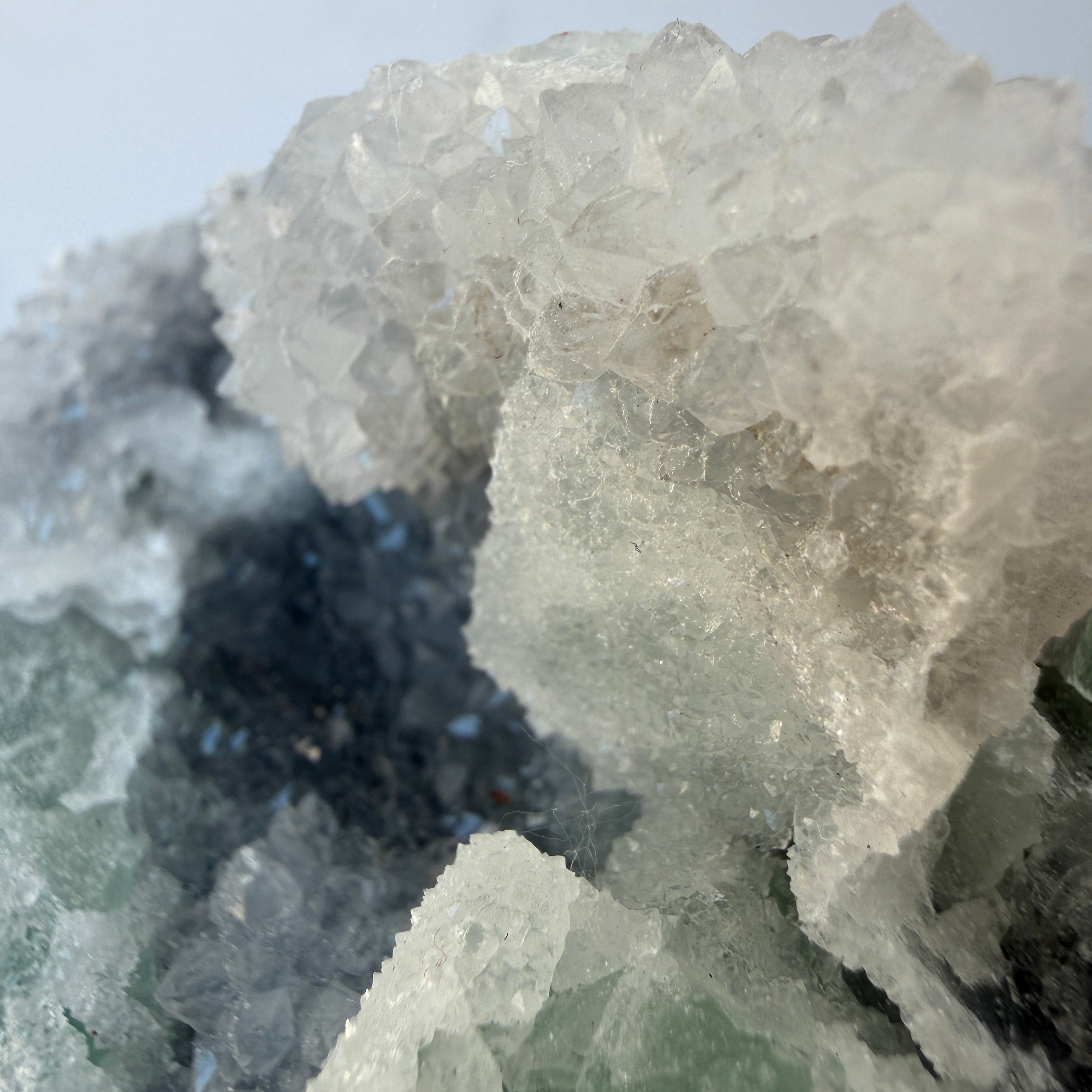 Fluorit mit glitzerndem Quarz, grüner Sugarfluorit, Einzelstück