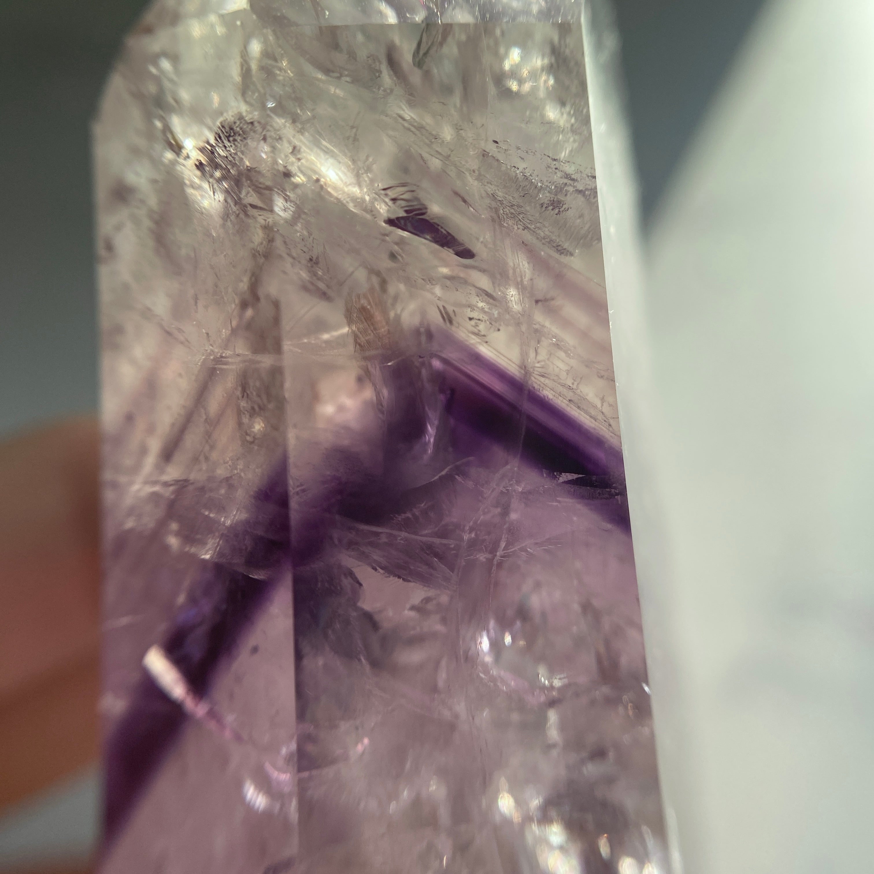 Amethyst Turm mit lila Phantomen