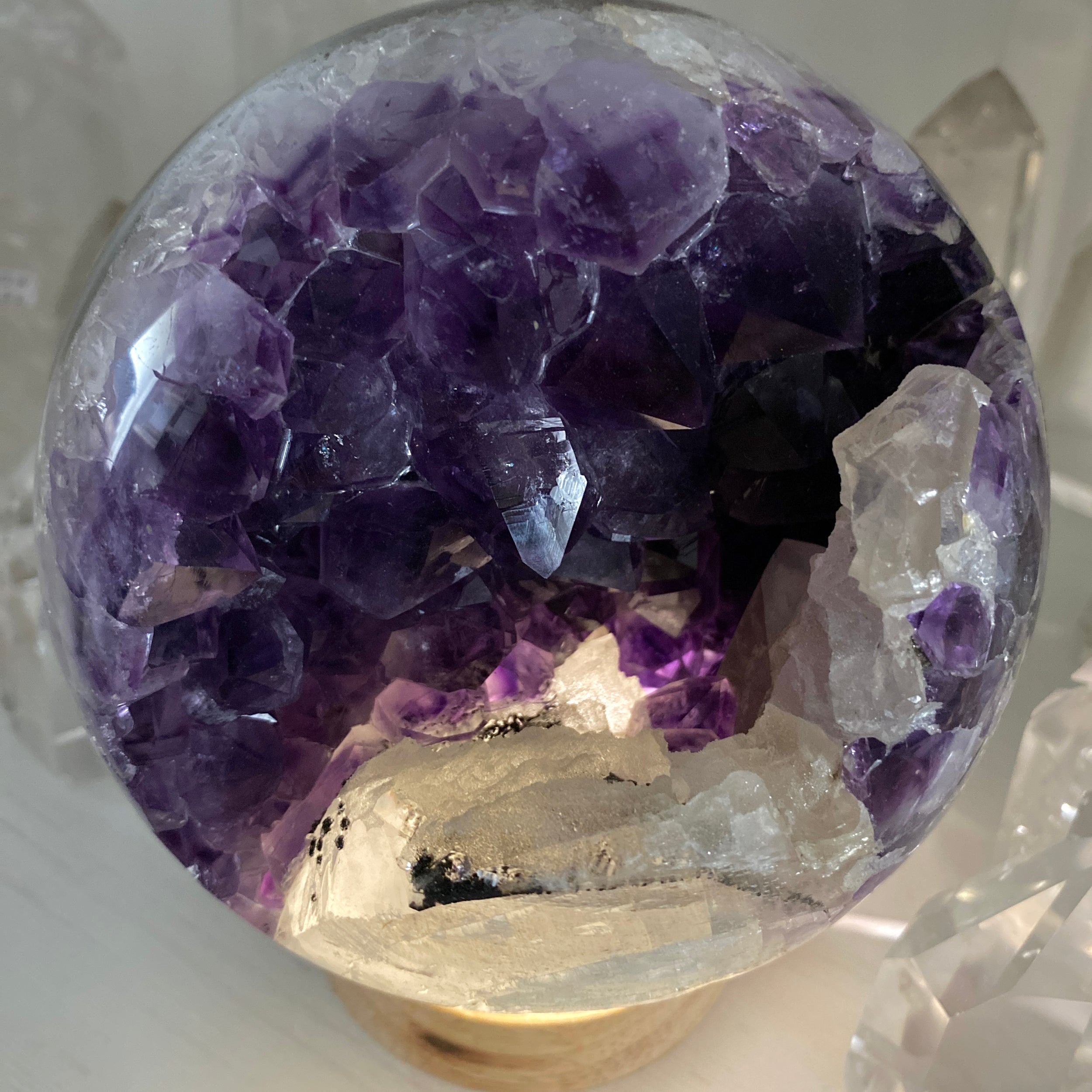 Große 13,5 cm sugar Calcit Amethyst Kugel, beleuchtbar