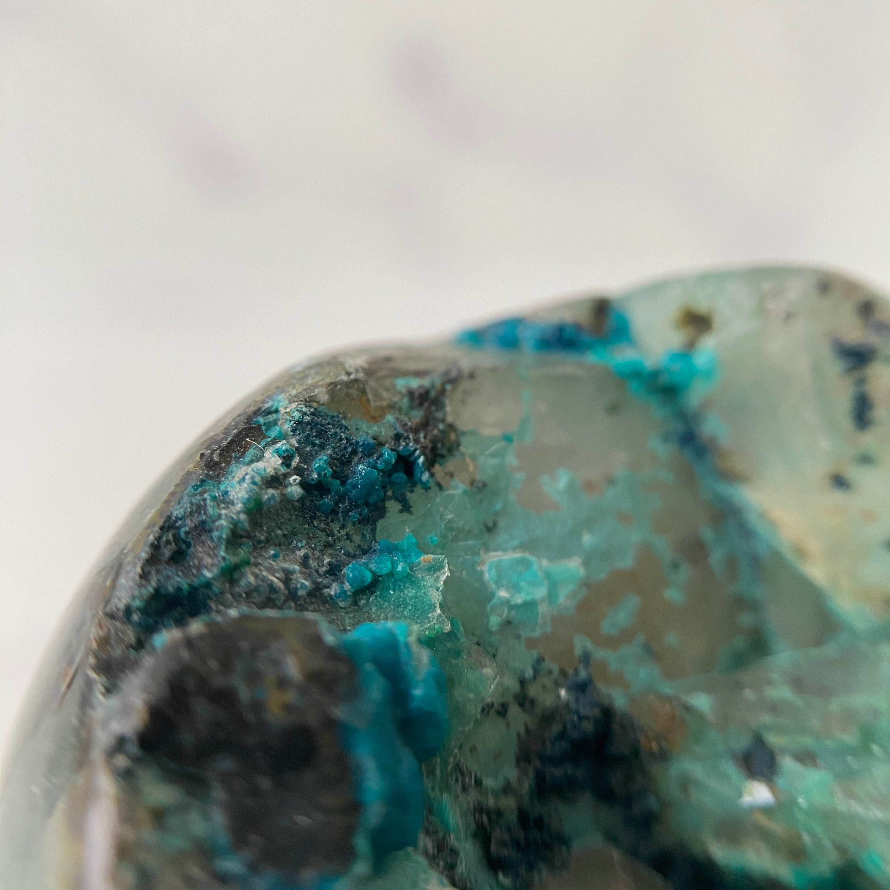 Chrysocoll in Quarz Kugel