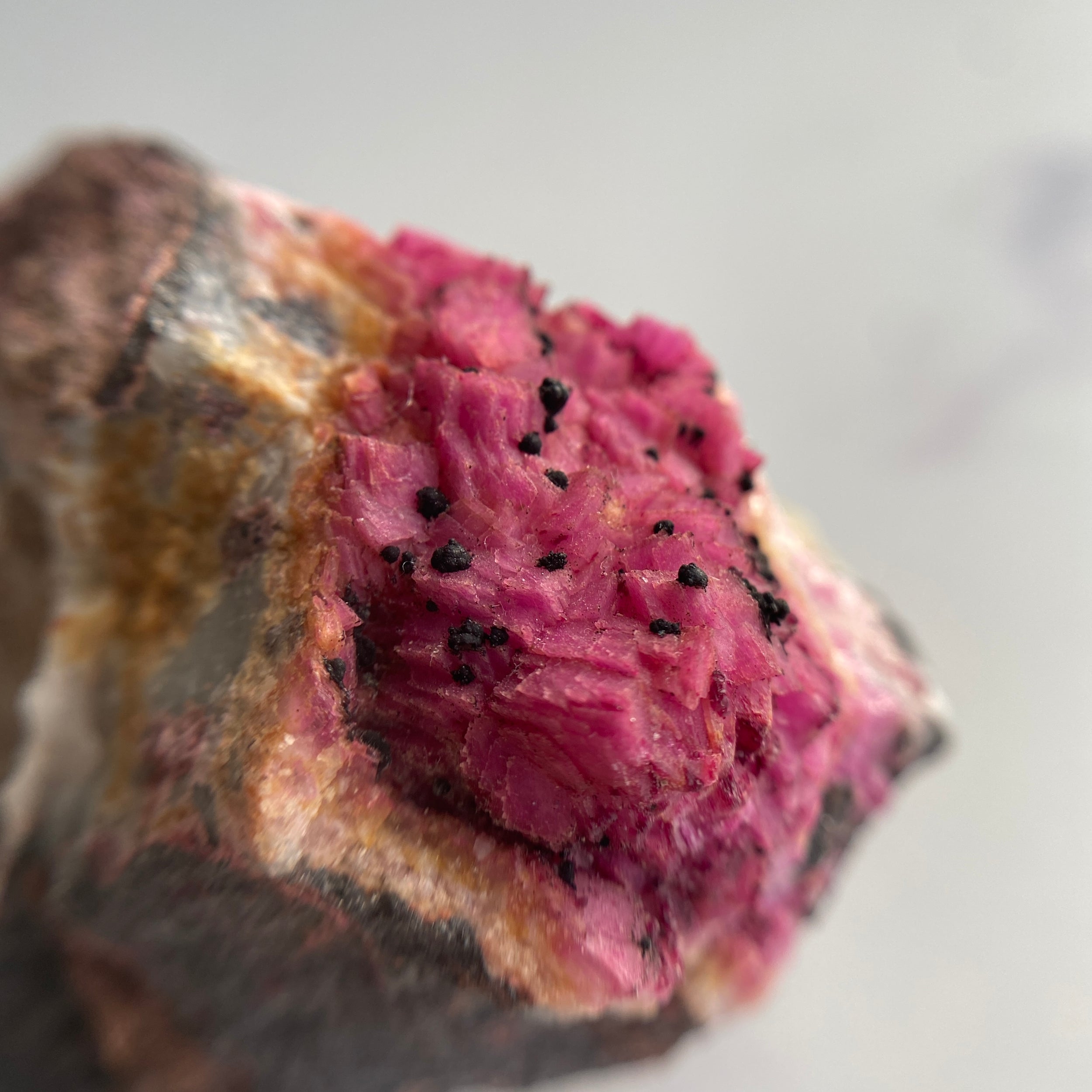 Cobalt Calcit mit Goethit