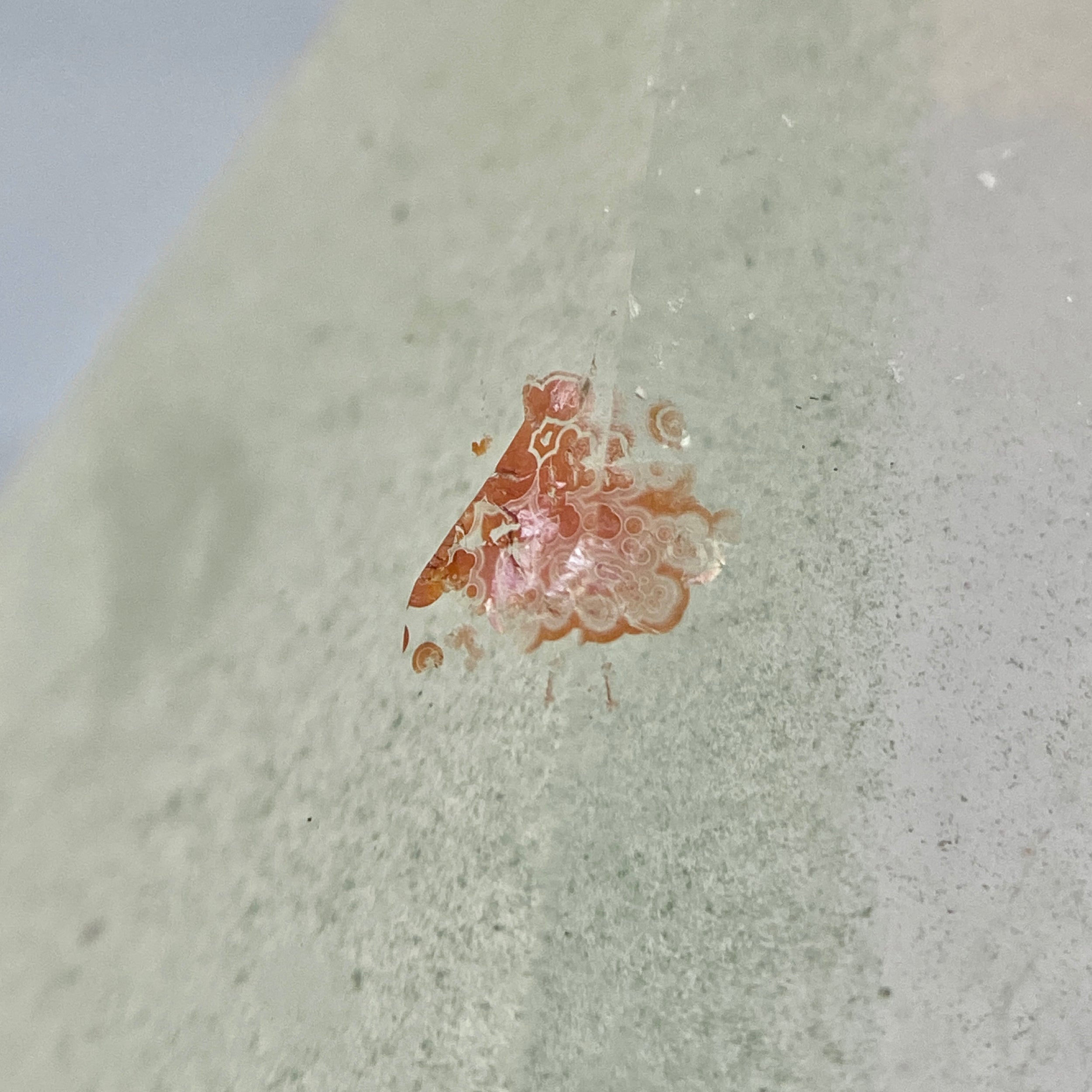 Bergkristall Turm mit grünen Chloritphantomen