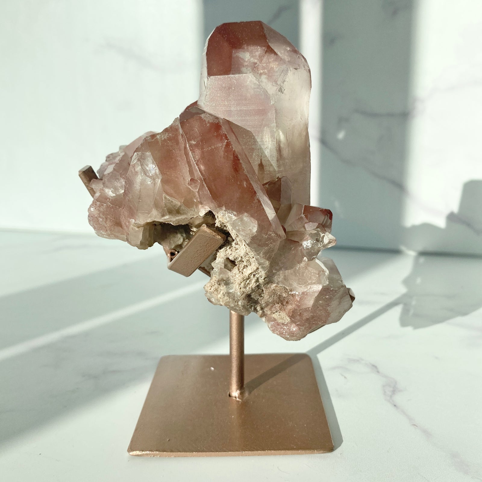 Scarlet Temple Lemurian Cluster auf Ständer - Produktbild