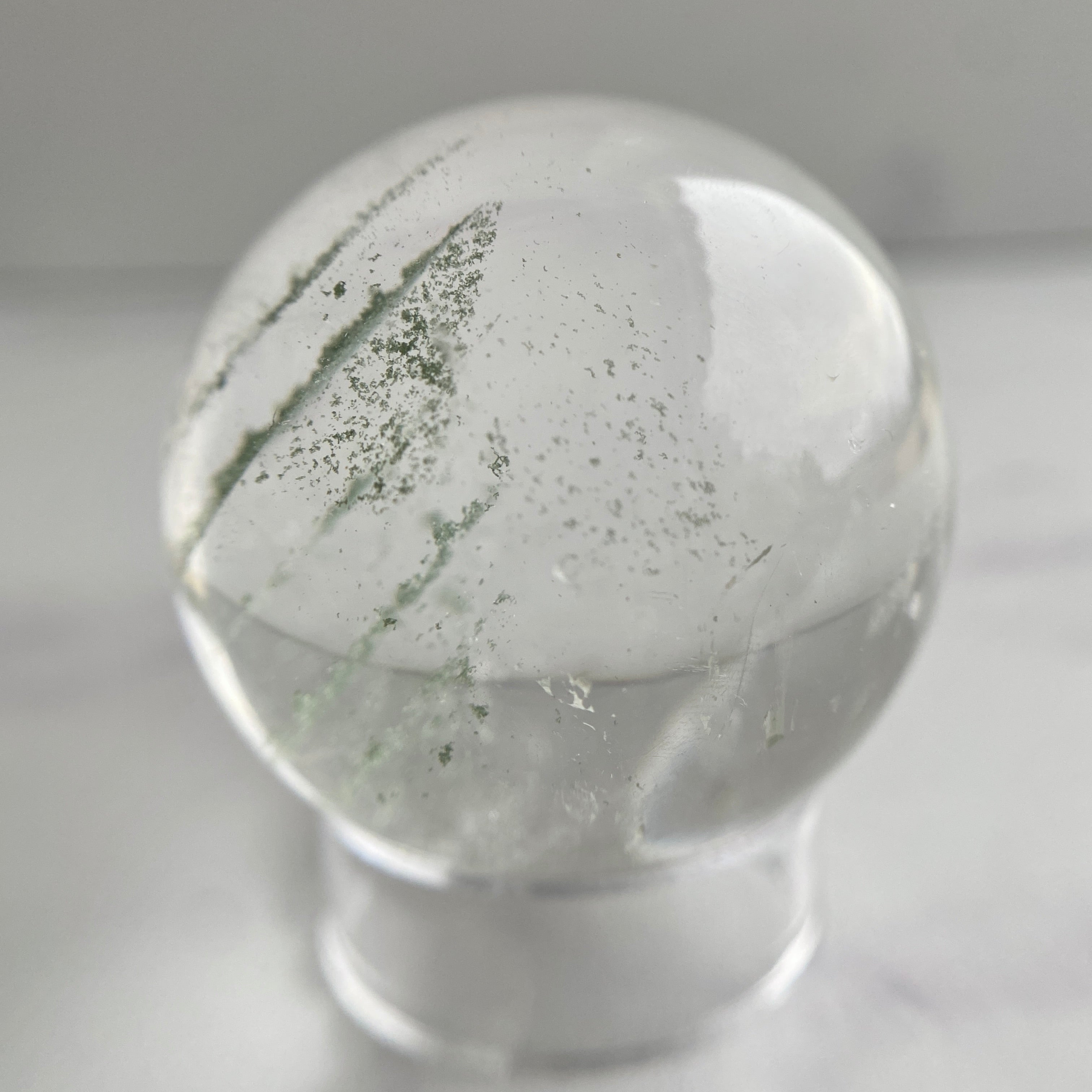 Bergkristallkugel mit Chlorit Einschluss