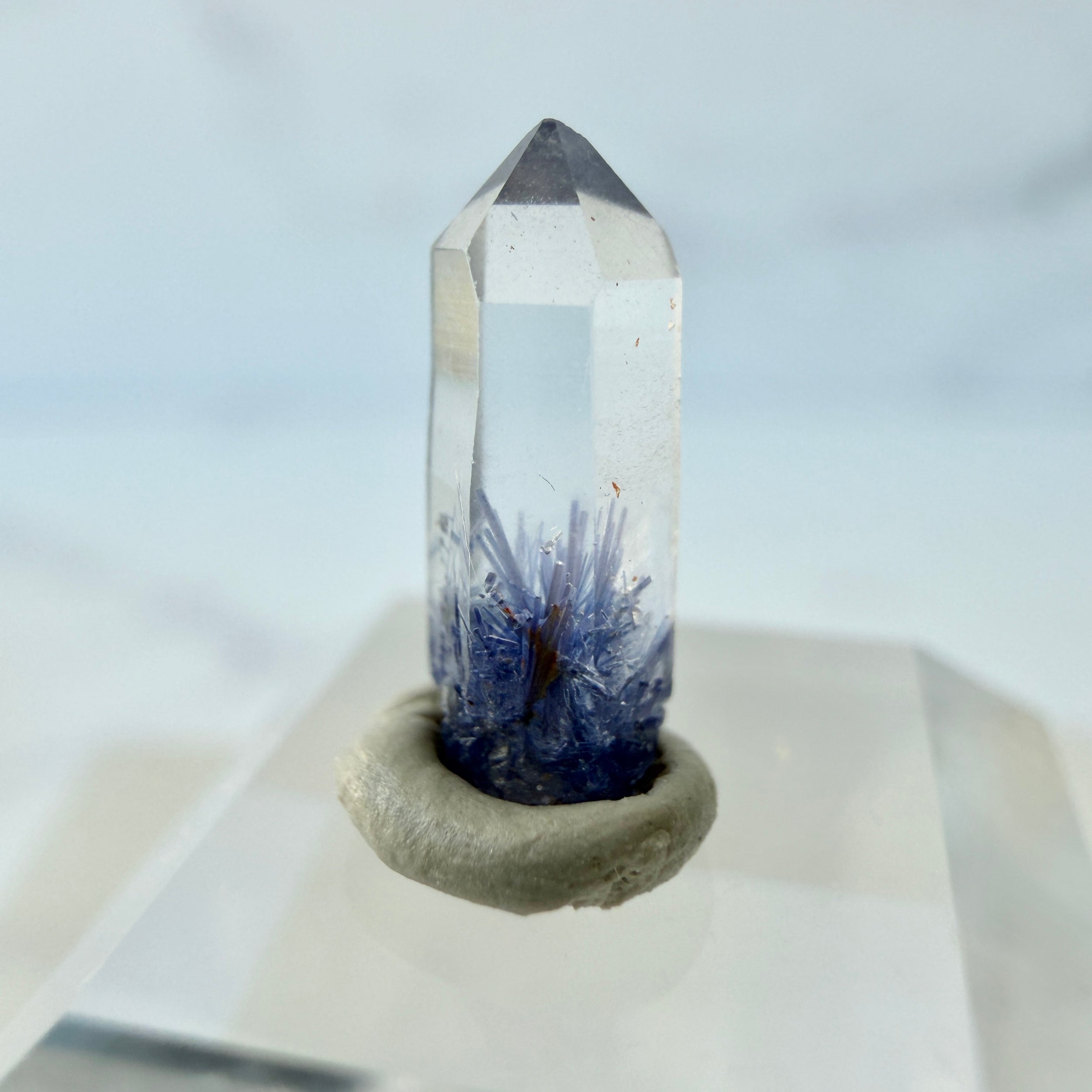 Dumortierit in Quarz, Dumortieritquarz Spitze, Einzelstück