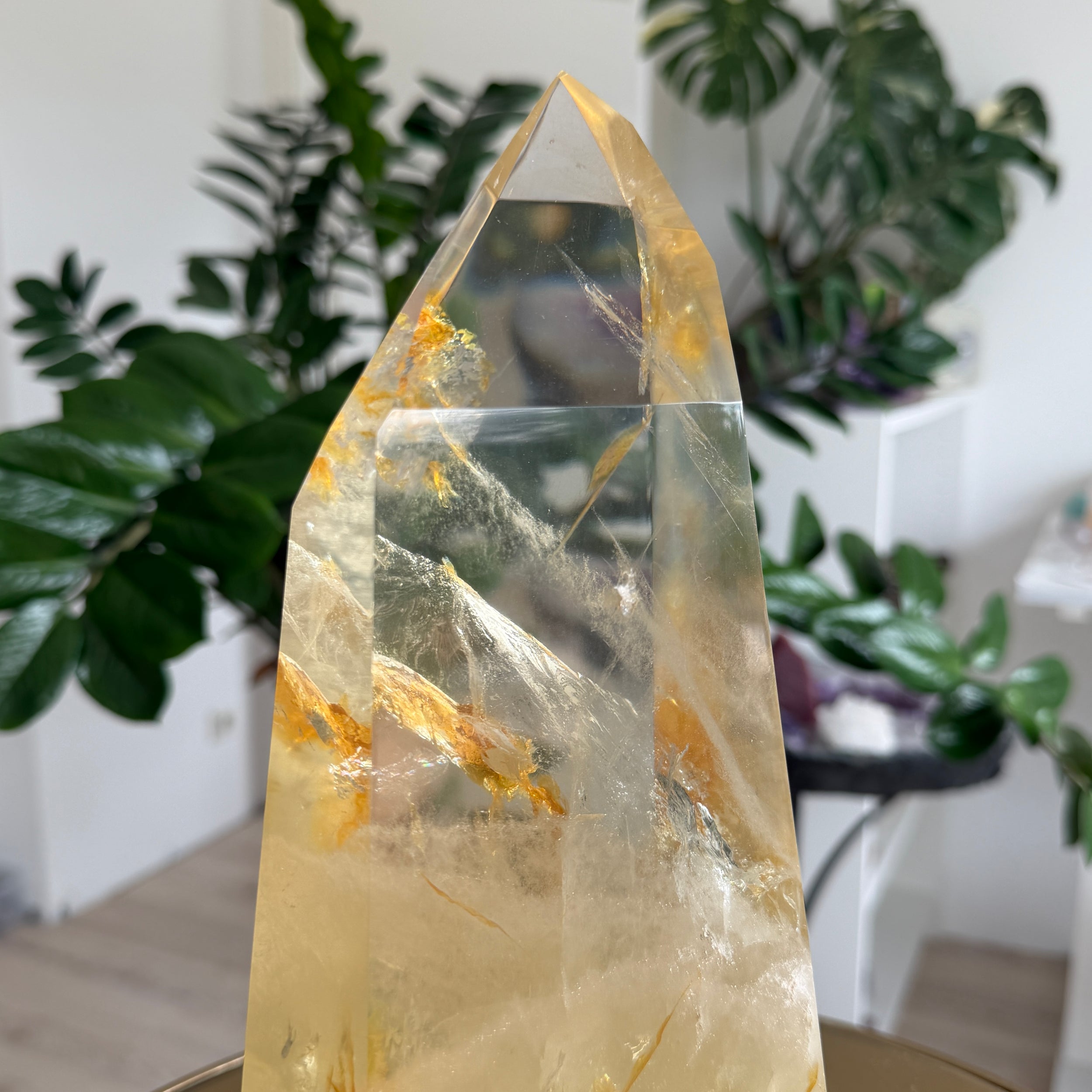 Großer Naturcitrin Obelisk mit Golden Healer aus Aracuai, Einzelstück, Wohnraumdekoration, Statement-Piece