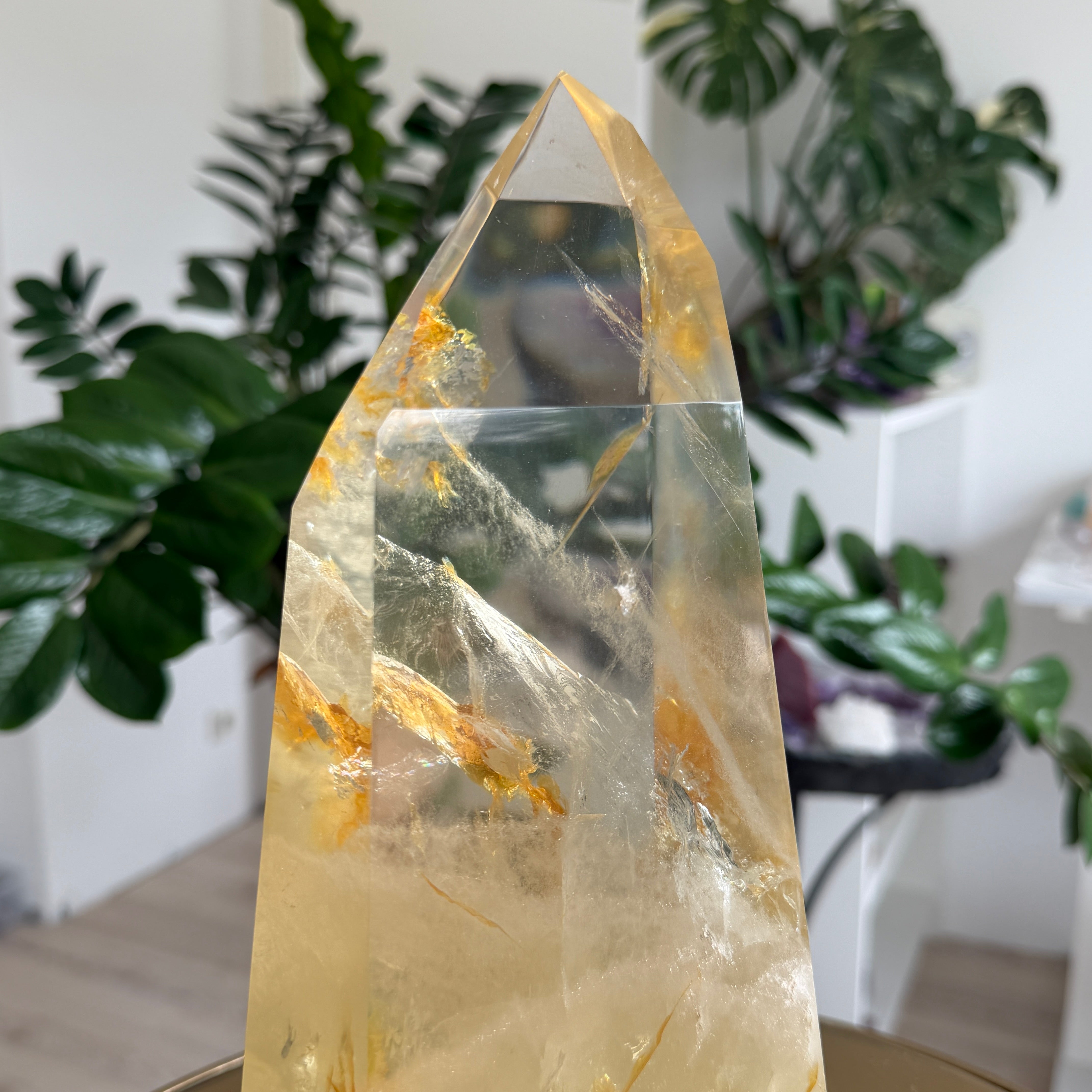 Großer Naturcitrin Obelisk mit Golden Healer aus Aracuai, Einzelstück, Wohnraumdekoration, Statement-Piece