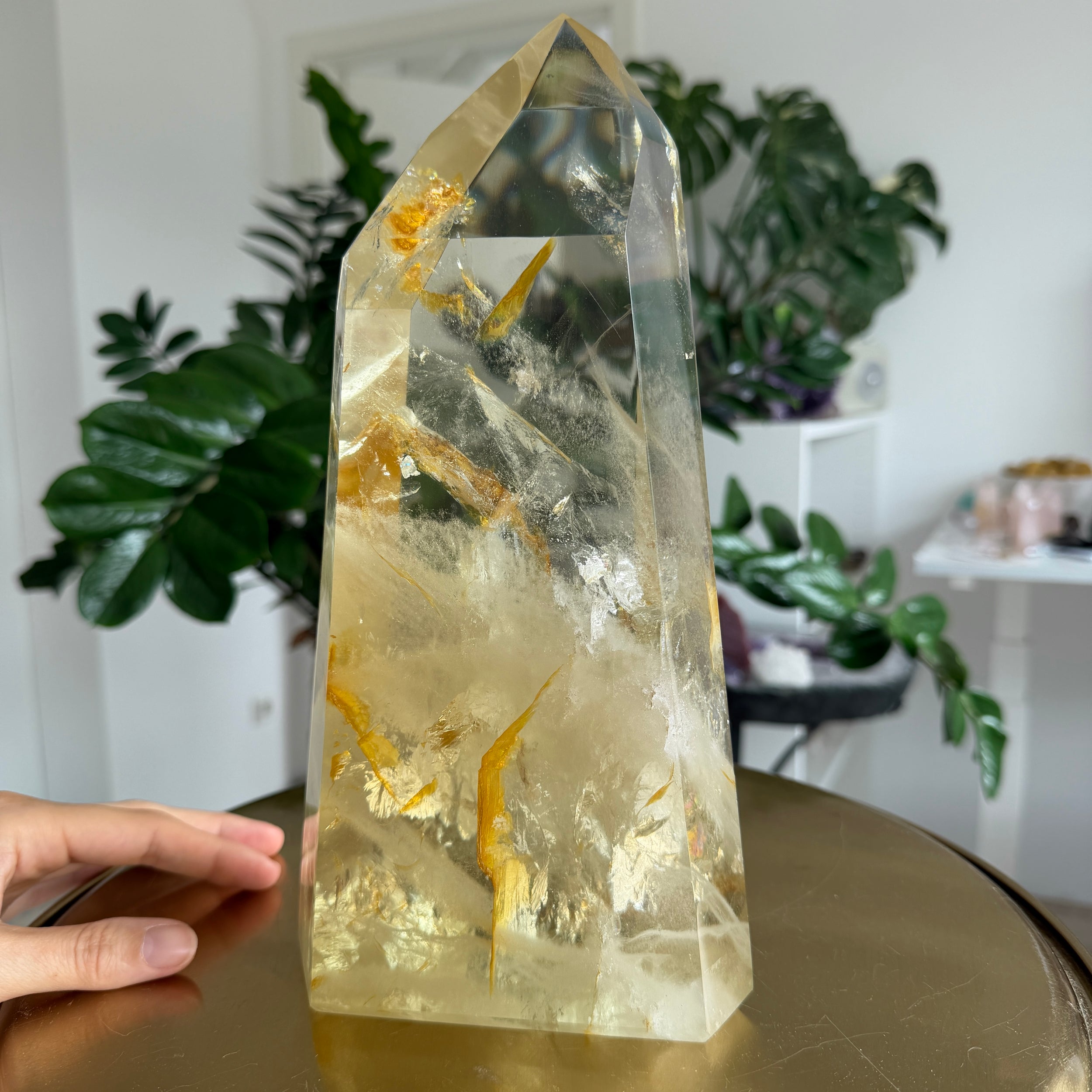 Großer Naturcitrin Obelisk mit Golden Healer aus Aracuai, Einzelstück, Wohnraumdekoration, Statement-Piece