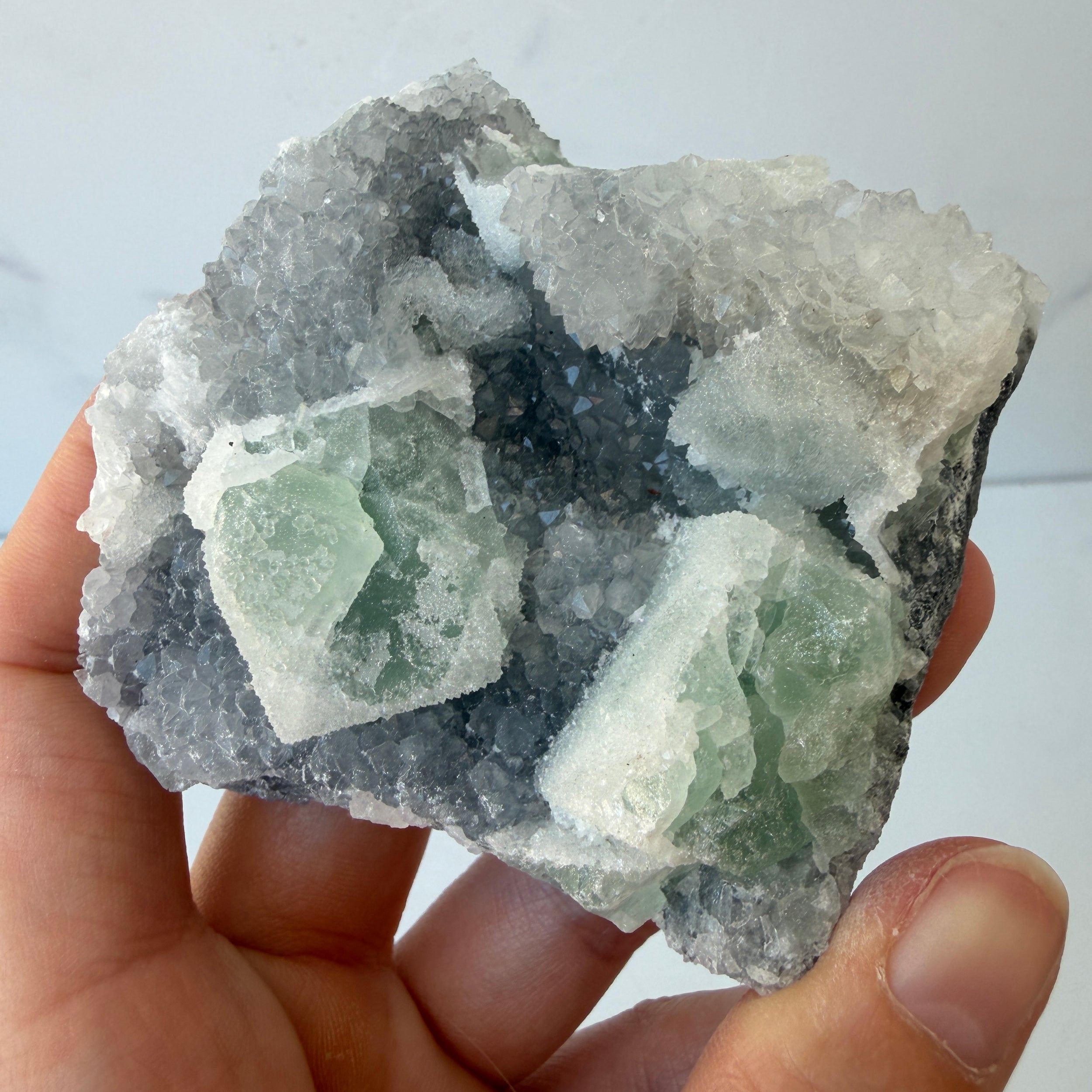 Fluorit mit glitzerndem Quarz, grüner Sugarfluorit, Einzelstück