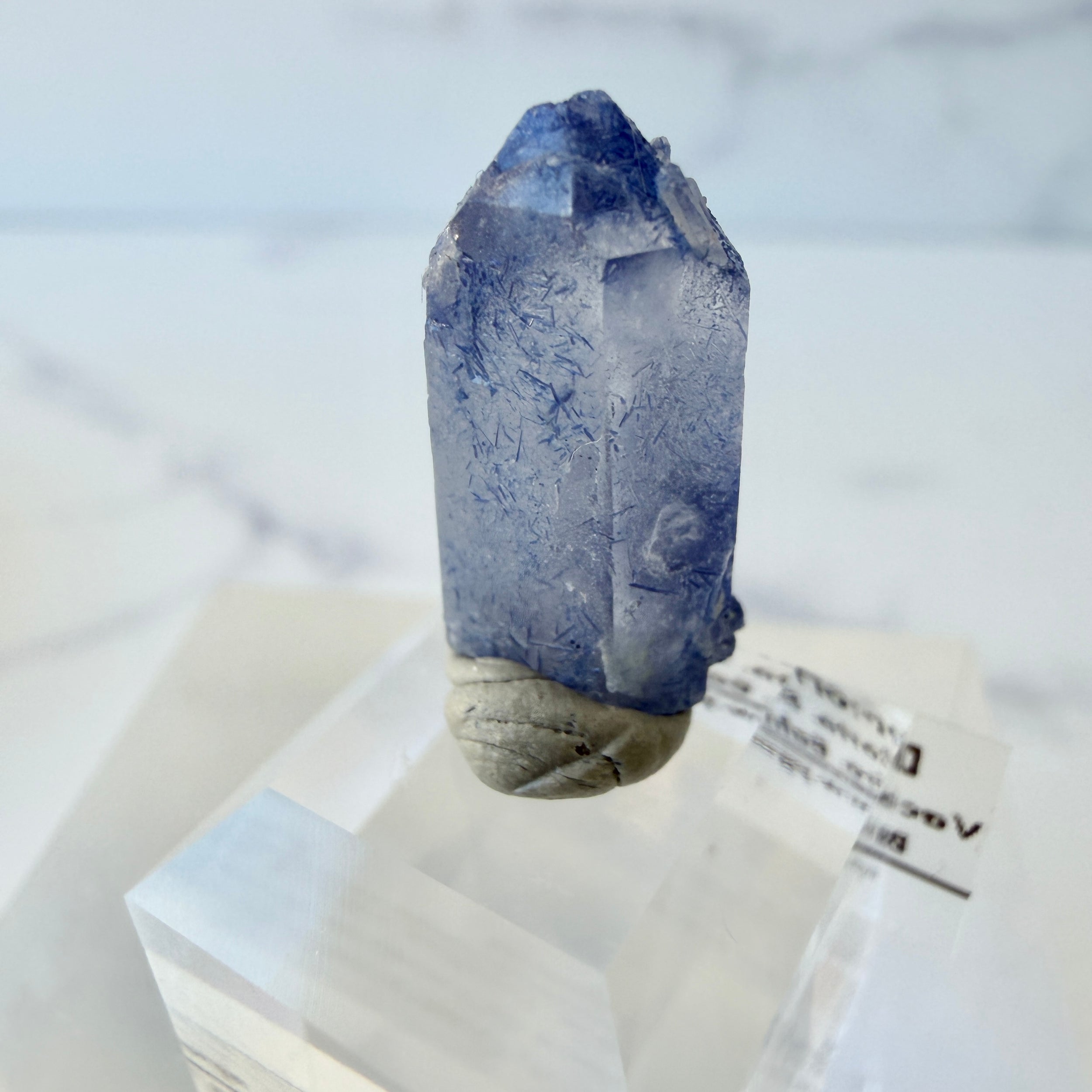 Dumortierit in Quarz, Dumortieritquarz Spitze, Einzelstück