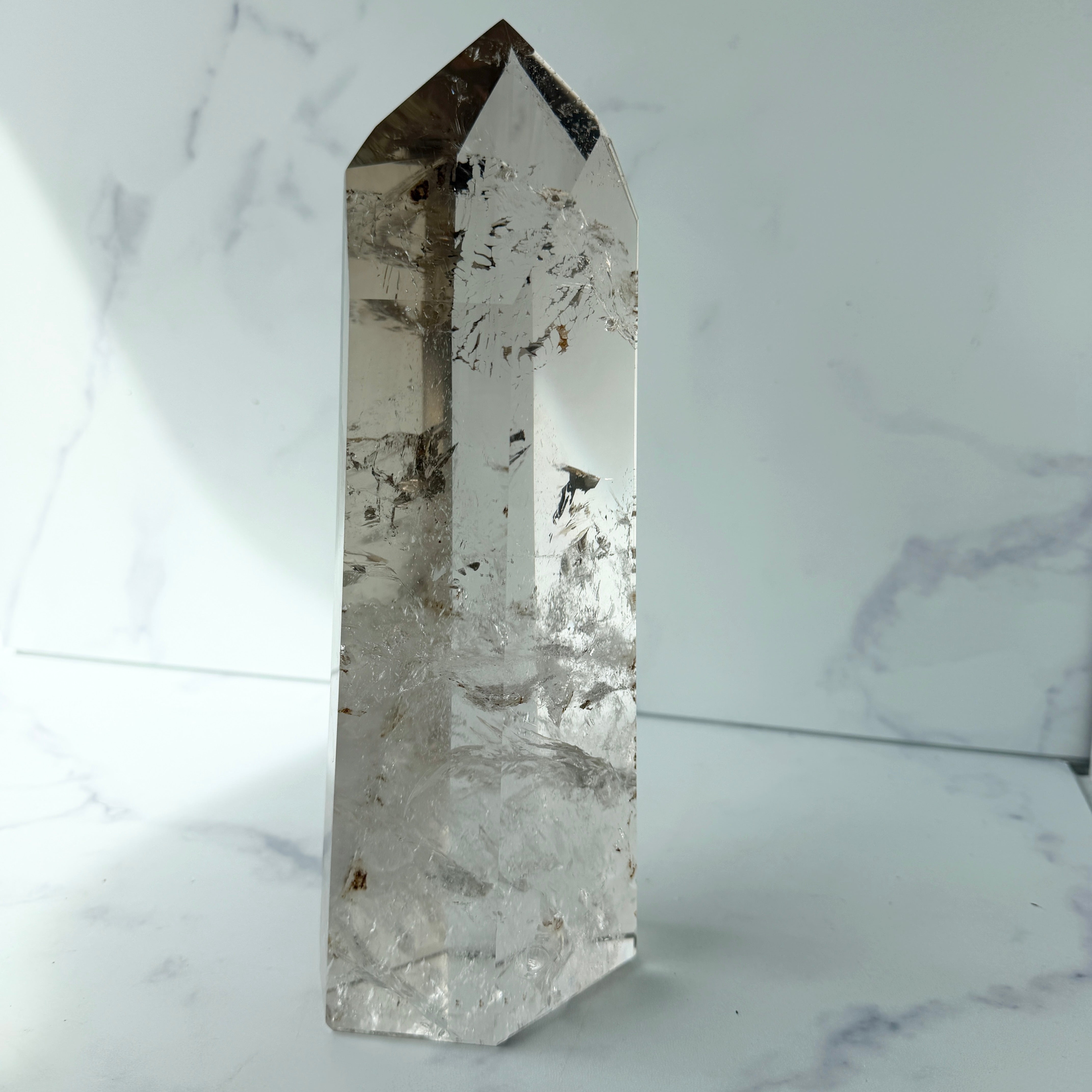 Exklusiver XL sehr klarer und heller Rauchquarz Turm, 28 cm hoch, Einzelstück
