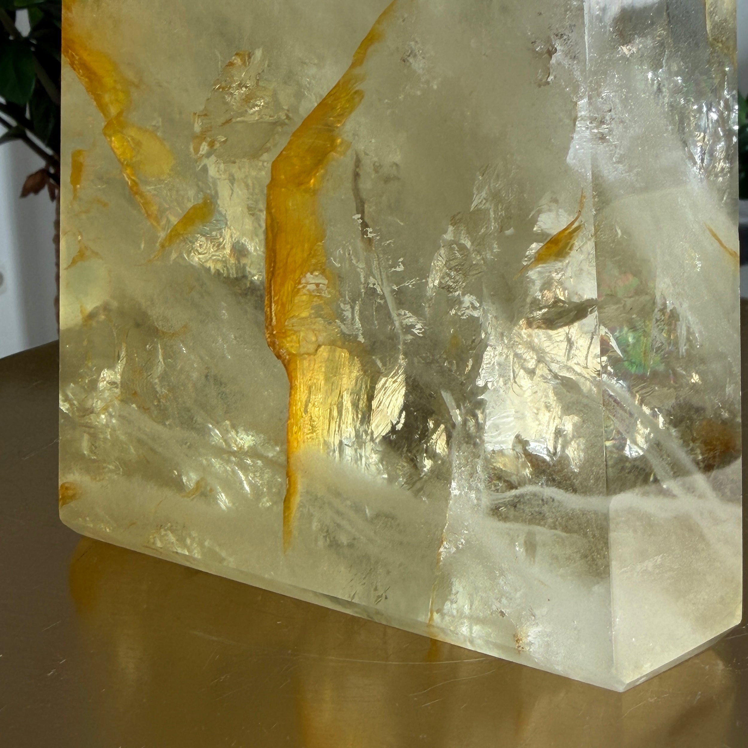 Großer Naturcitrin Obelisk mit Golden Healer aus Aracuai, Einzelstück, Wohnraumdekoration, Statement-Piece