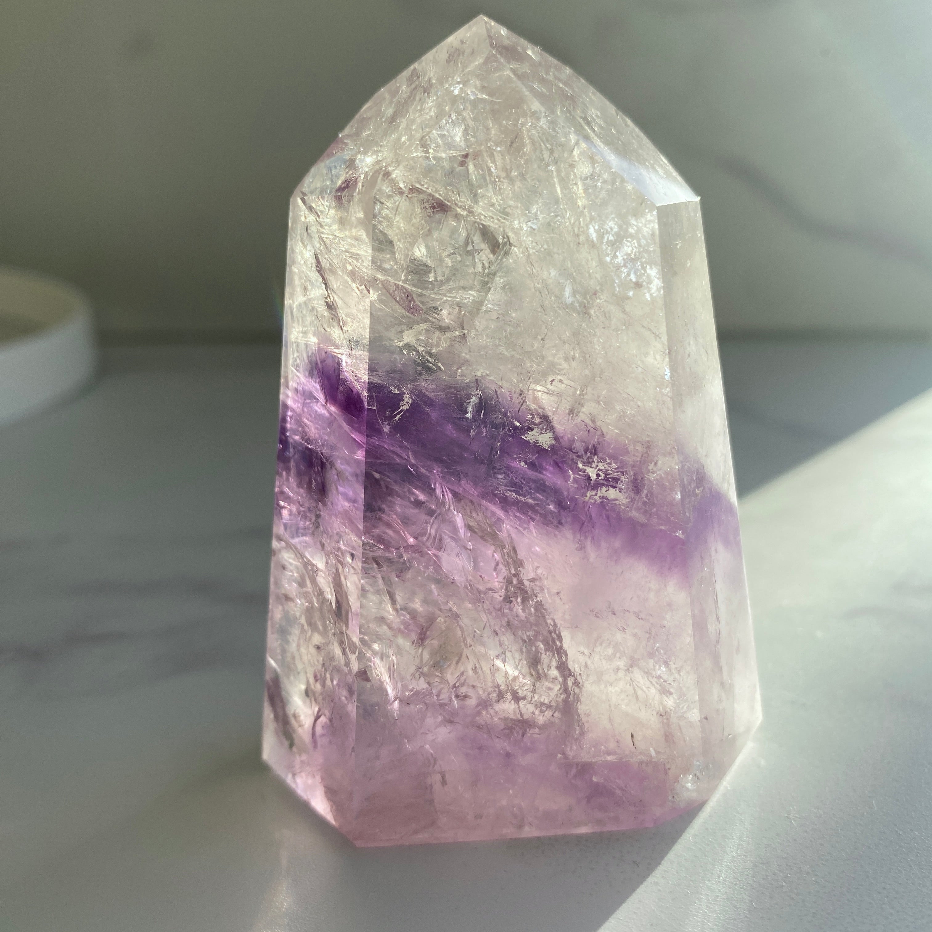 Amethyst Turm mit lila Phantomen