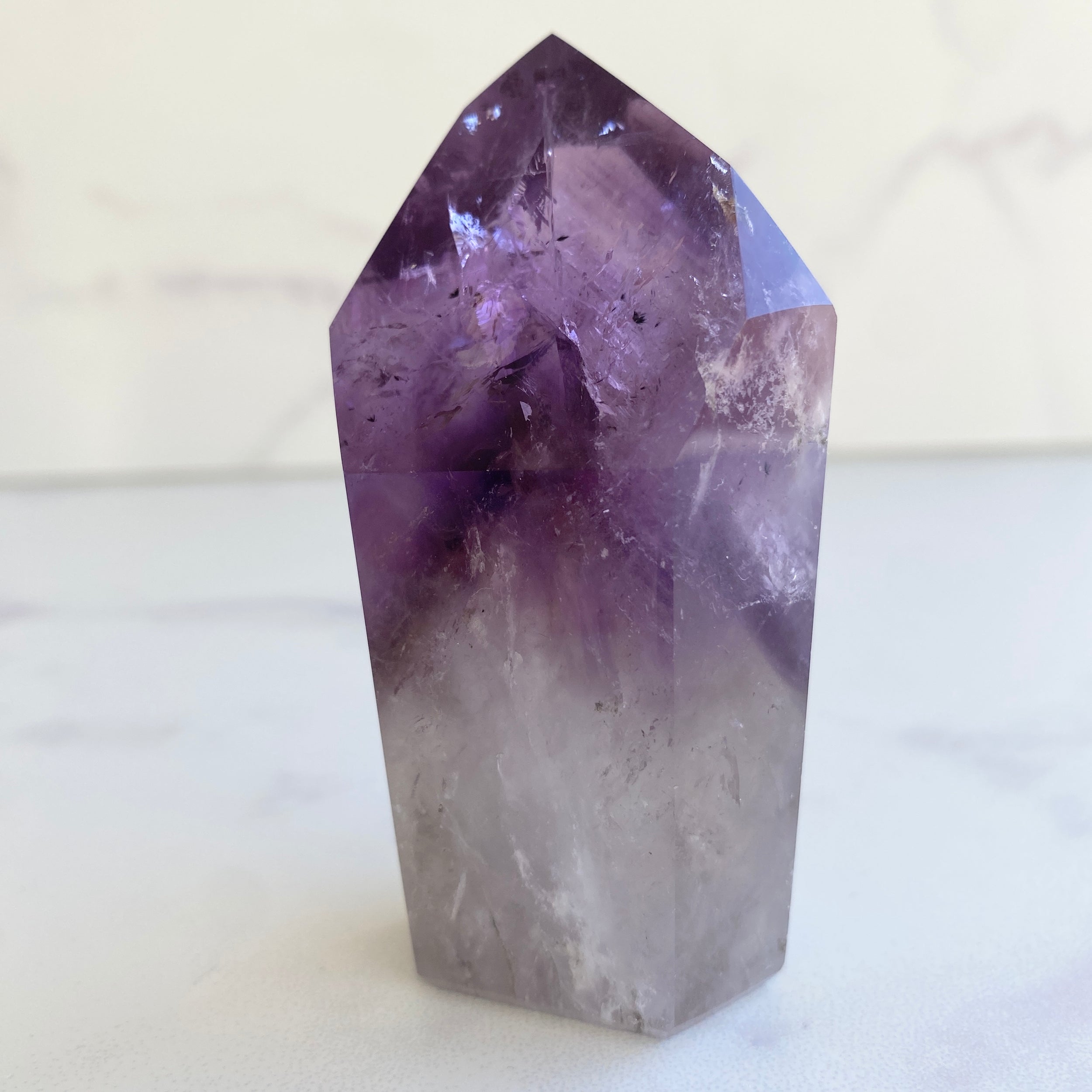Phantom-Amethyst Turm mit Hollandit