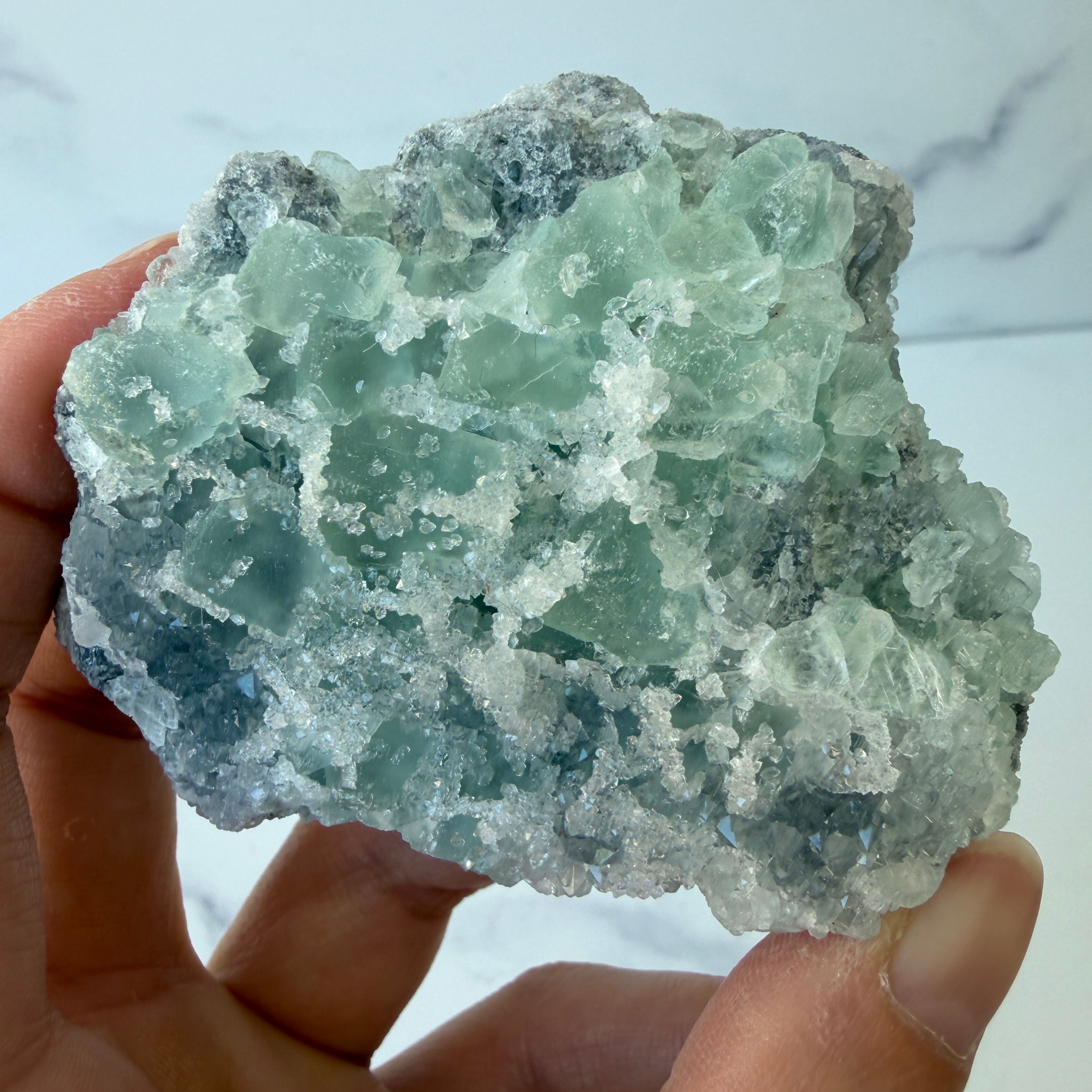 Fluorit mit glitzerndem Quarz, grüner Sugarfluorit, Einzelstück