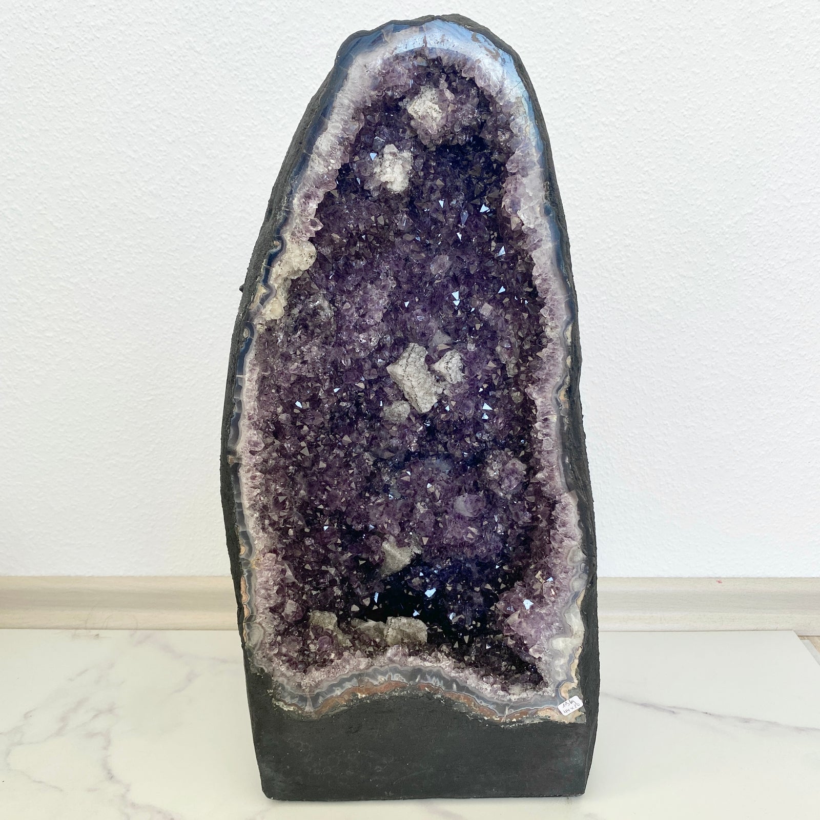 Amethyst Druse Cathedral mit Calcit