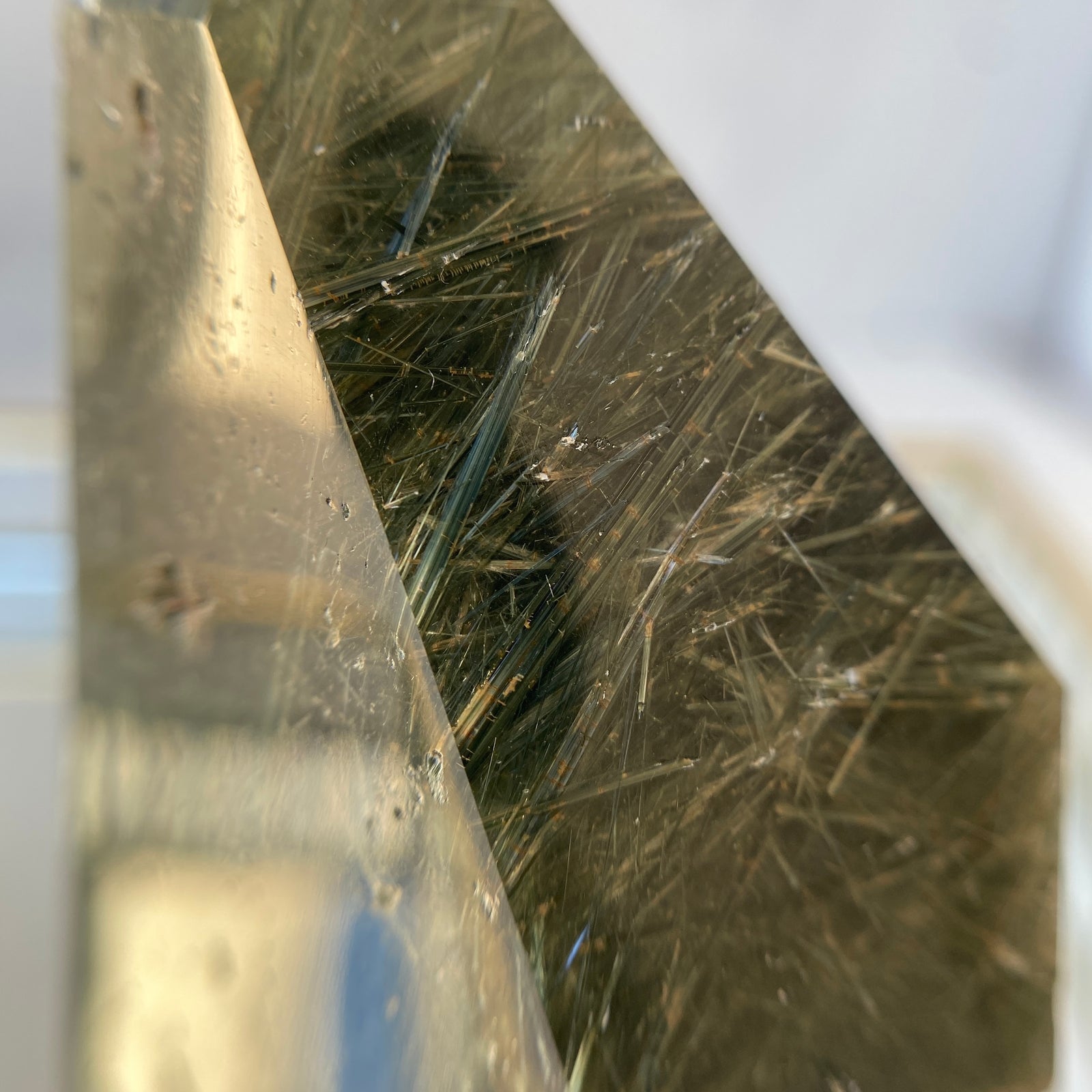 Aktinolith in Quarz Turm