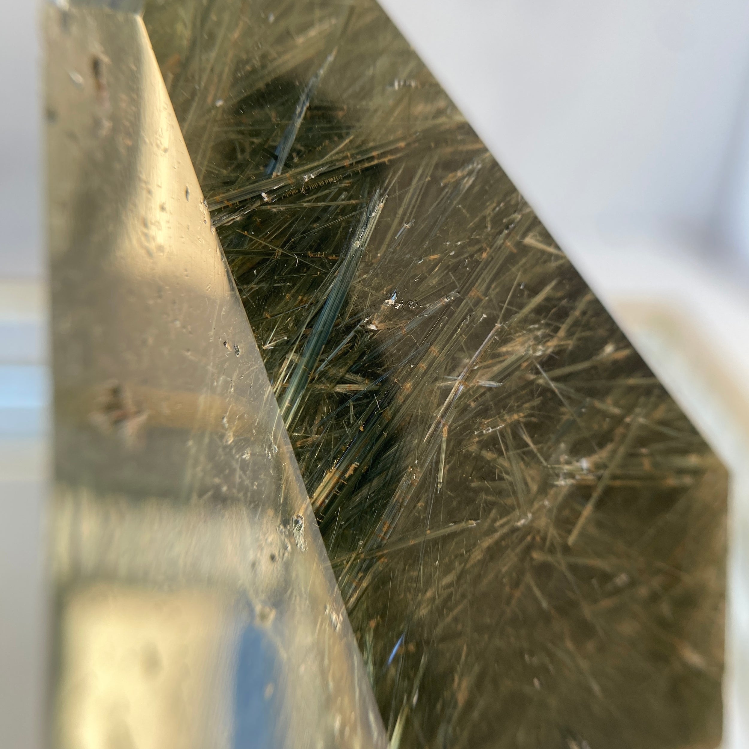 Aktinolith in Quarz Turm