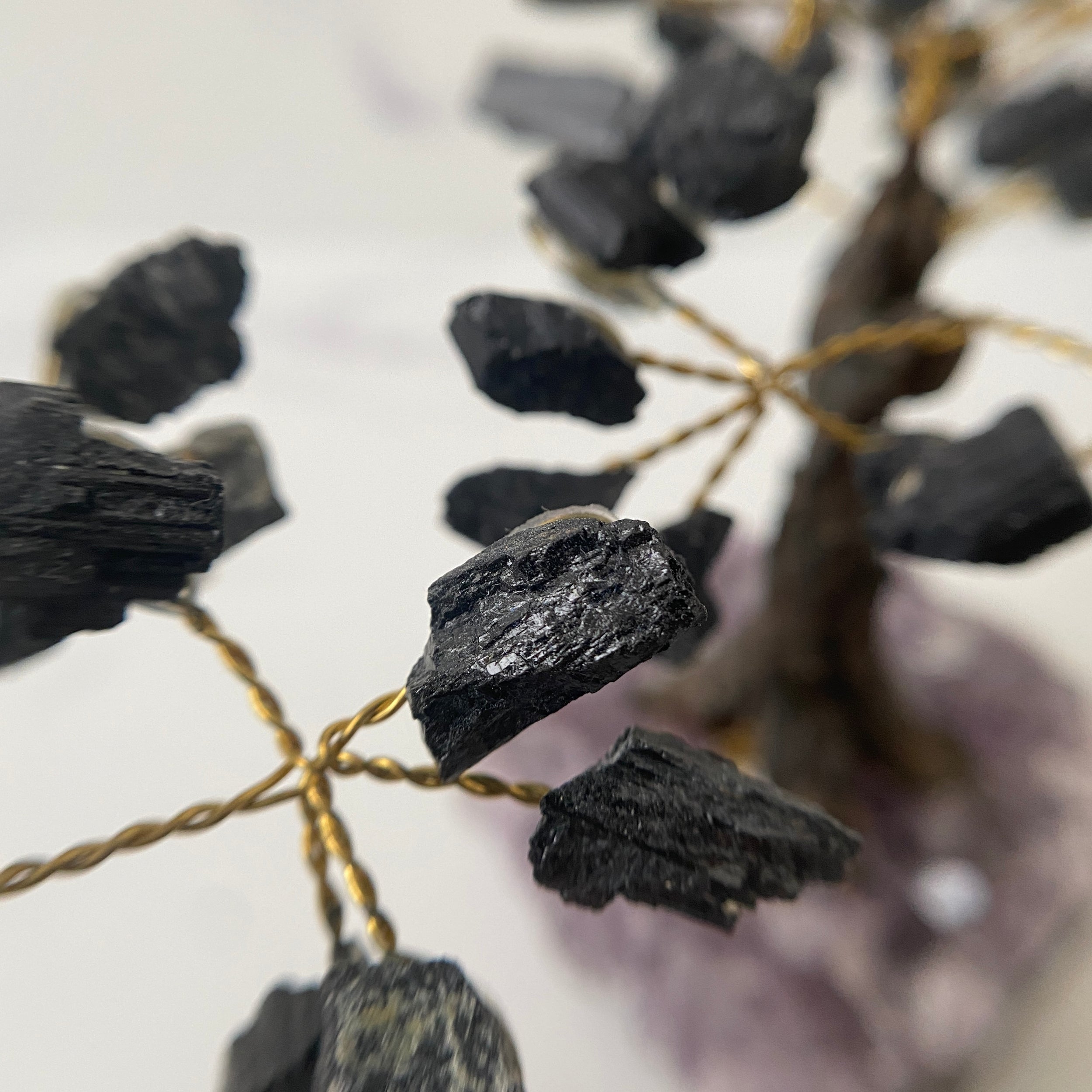 Turmalin Baum auf Amethyst Cluster