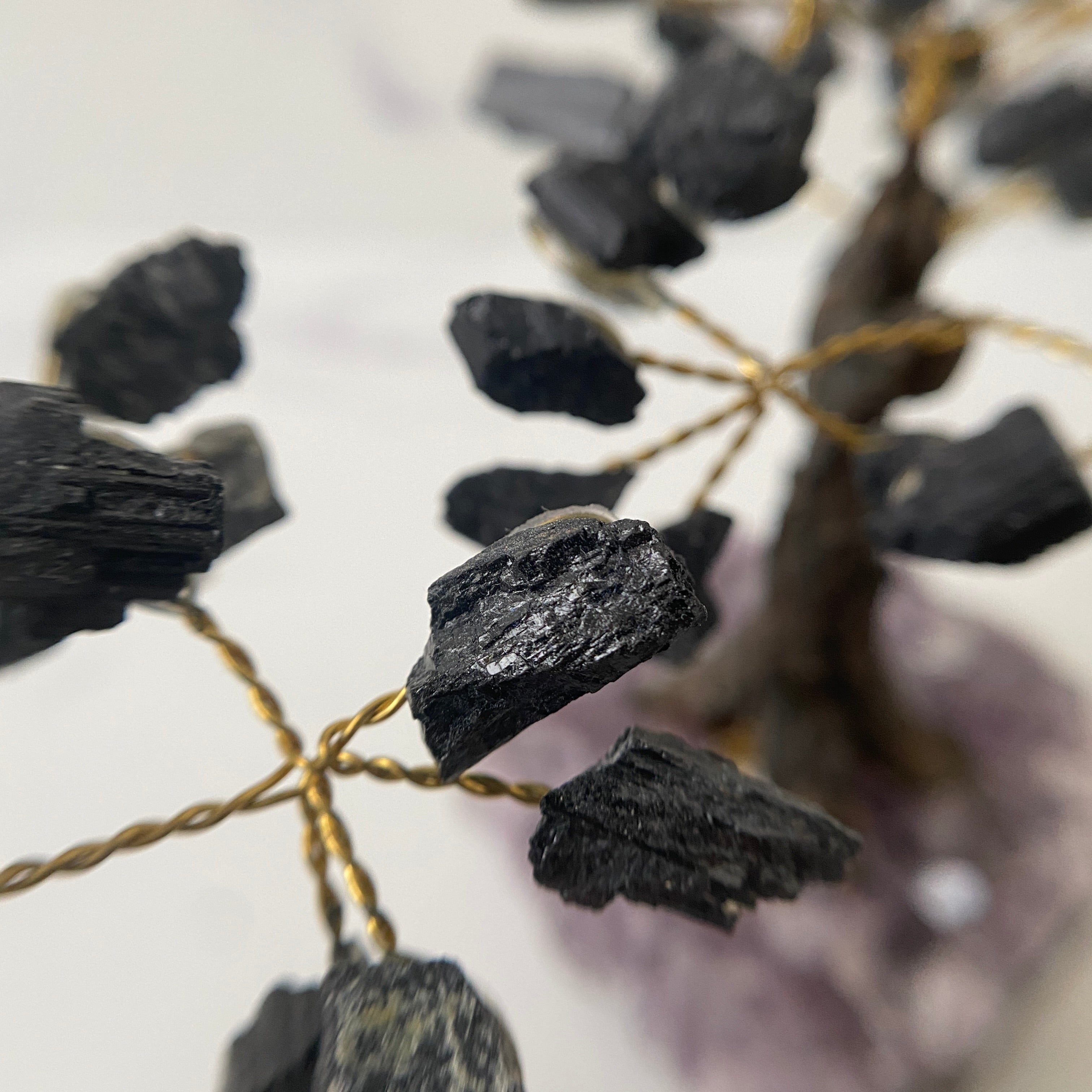 Turmalin Baum auf Amethyst Cluster