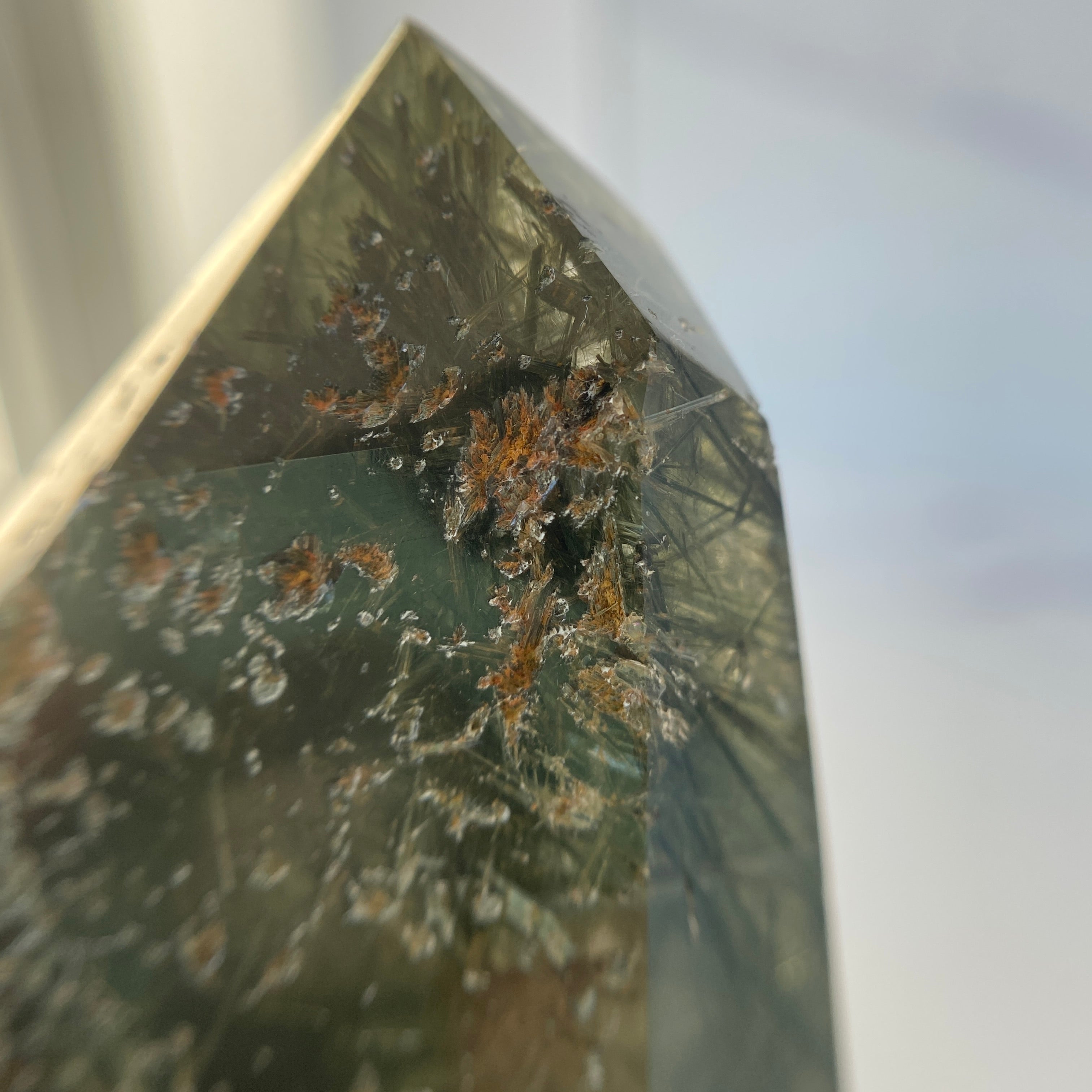 Aktinolith in Quarz Turm