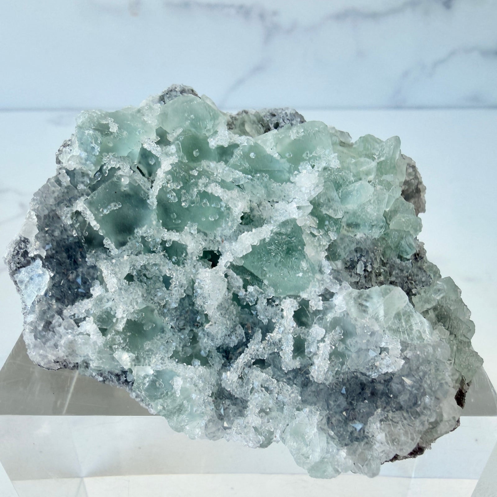 Fluorit mit glitzerndem Quarz, grüner Sugarfluorit, Einzelstück