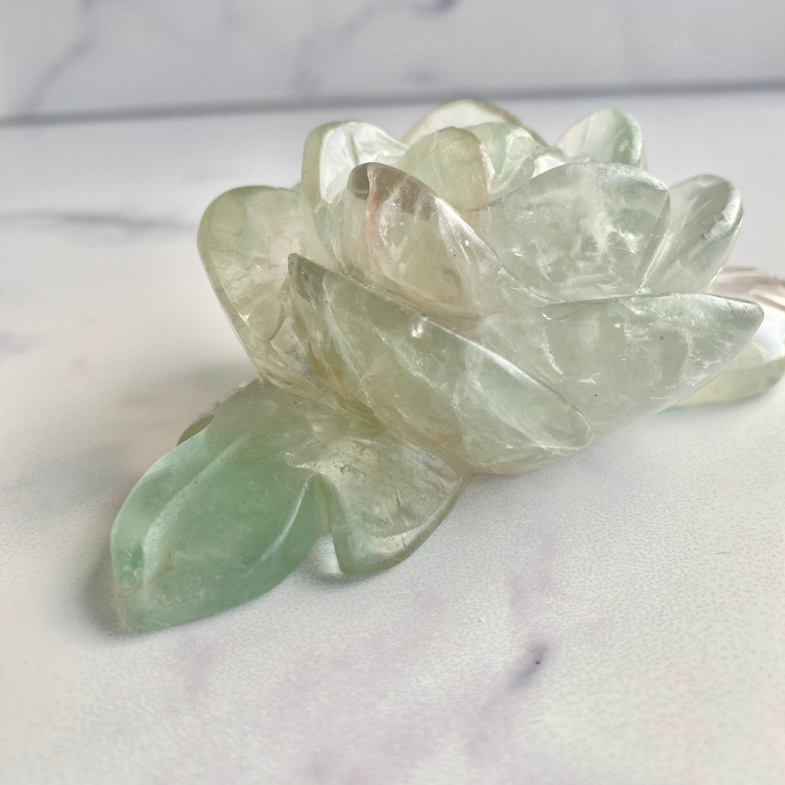 Farbenfrohe Fluorit Rose, Fluorit Carving