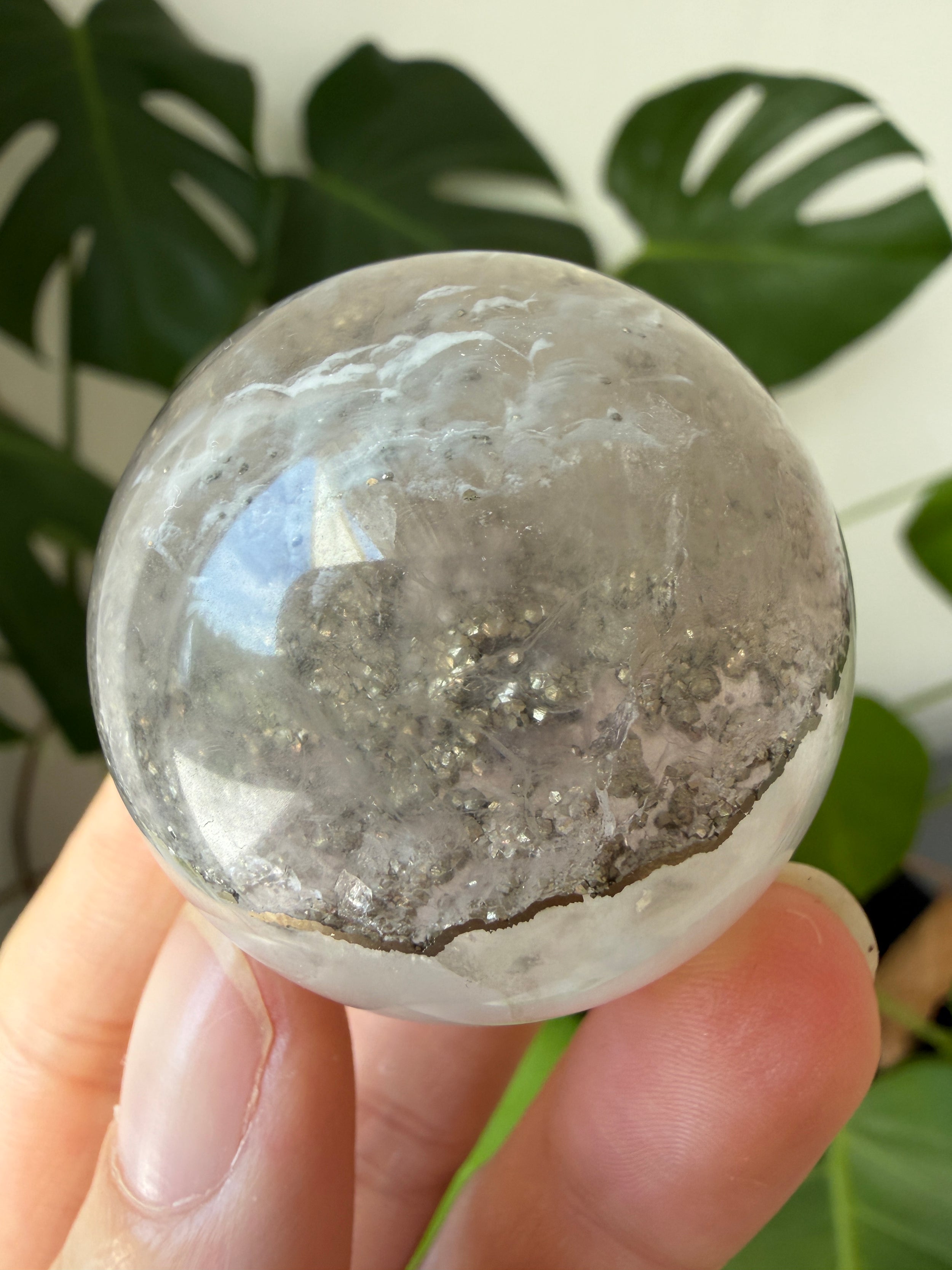 Pyrit in Fluorit Kugel für xpoisonxivyx