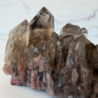 Rauchquarz Stufe mit Einschlüssen naturbelassen