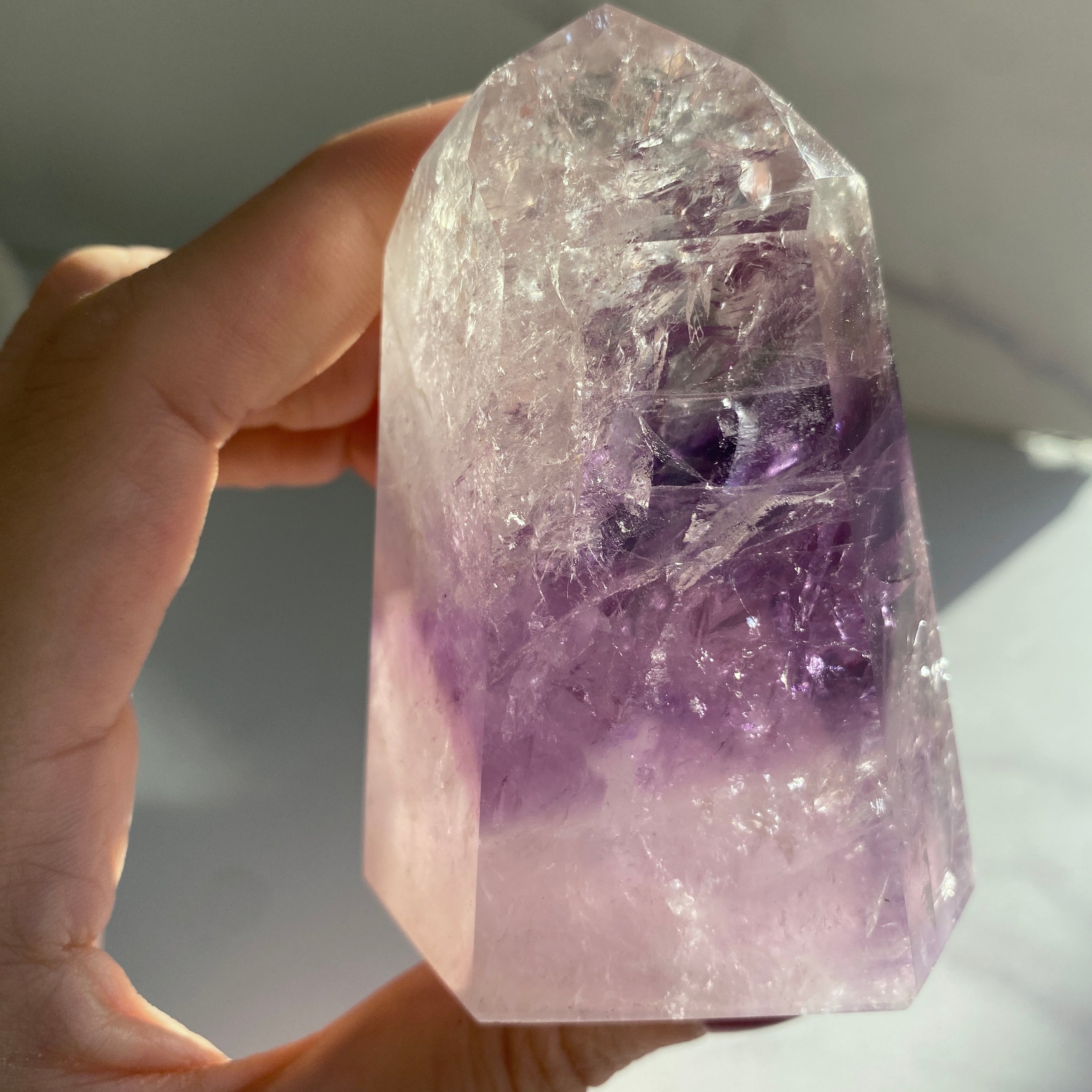 Amethyst Turm mit lila Phantomen