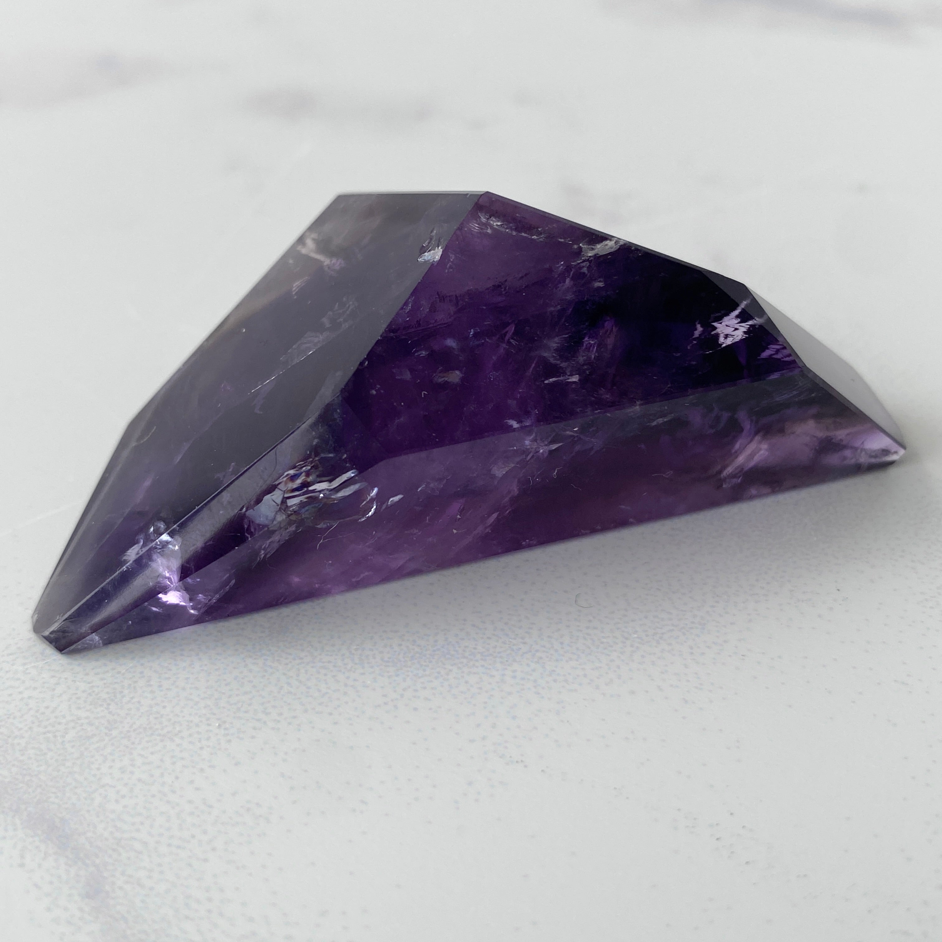 Amethyst Freiform in dunklem Lila