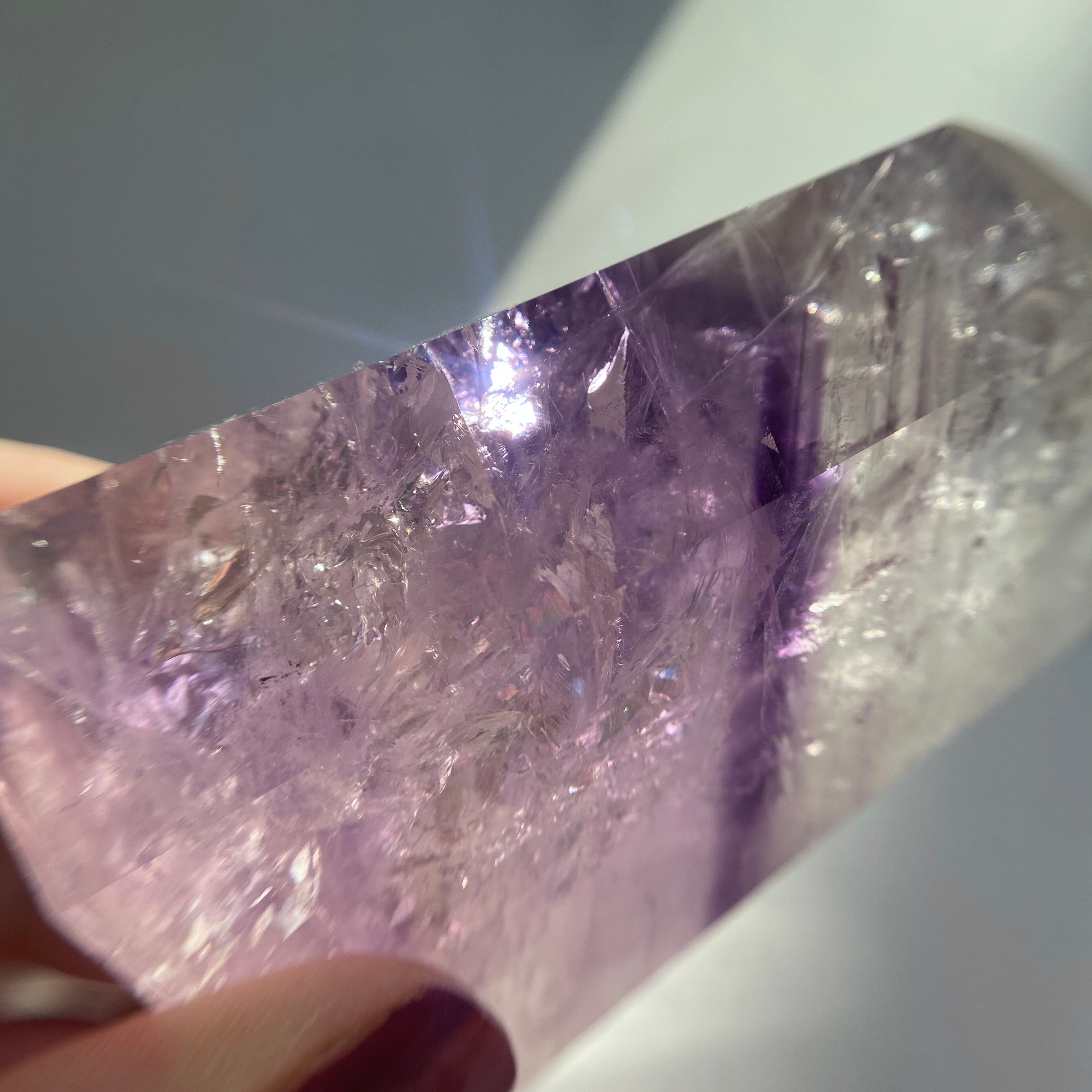 Amethyst Turm mit lila Phantomen
