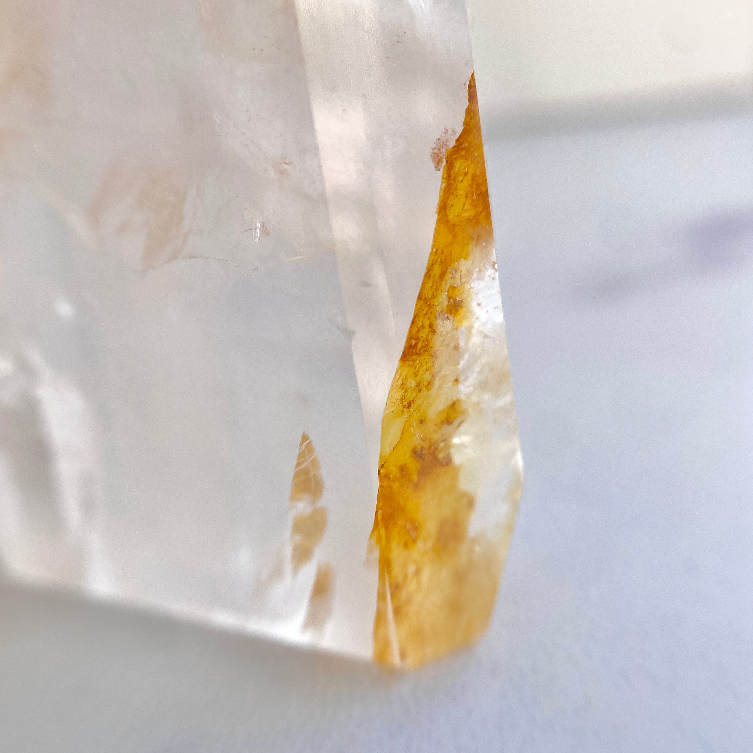 Bergkristall mit Hämatiteinschluss