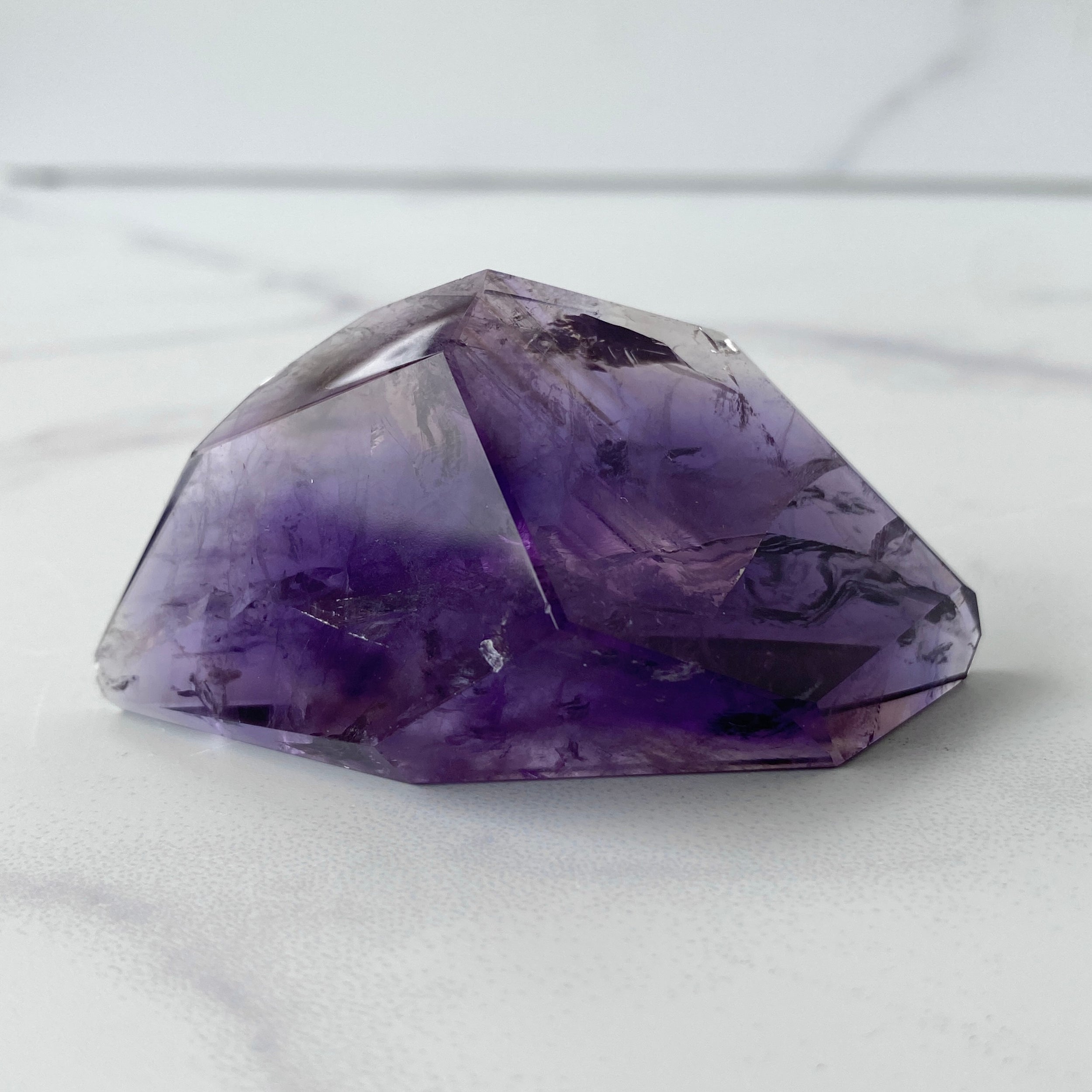 Amethyst Freiform in dunklem Lila