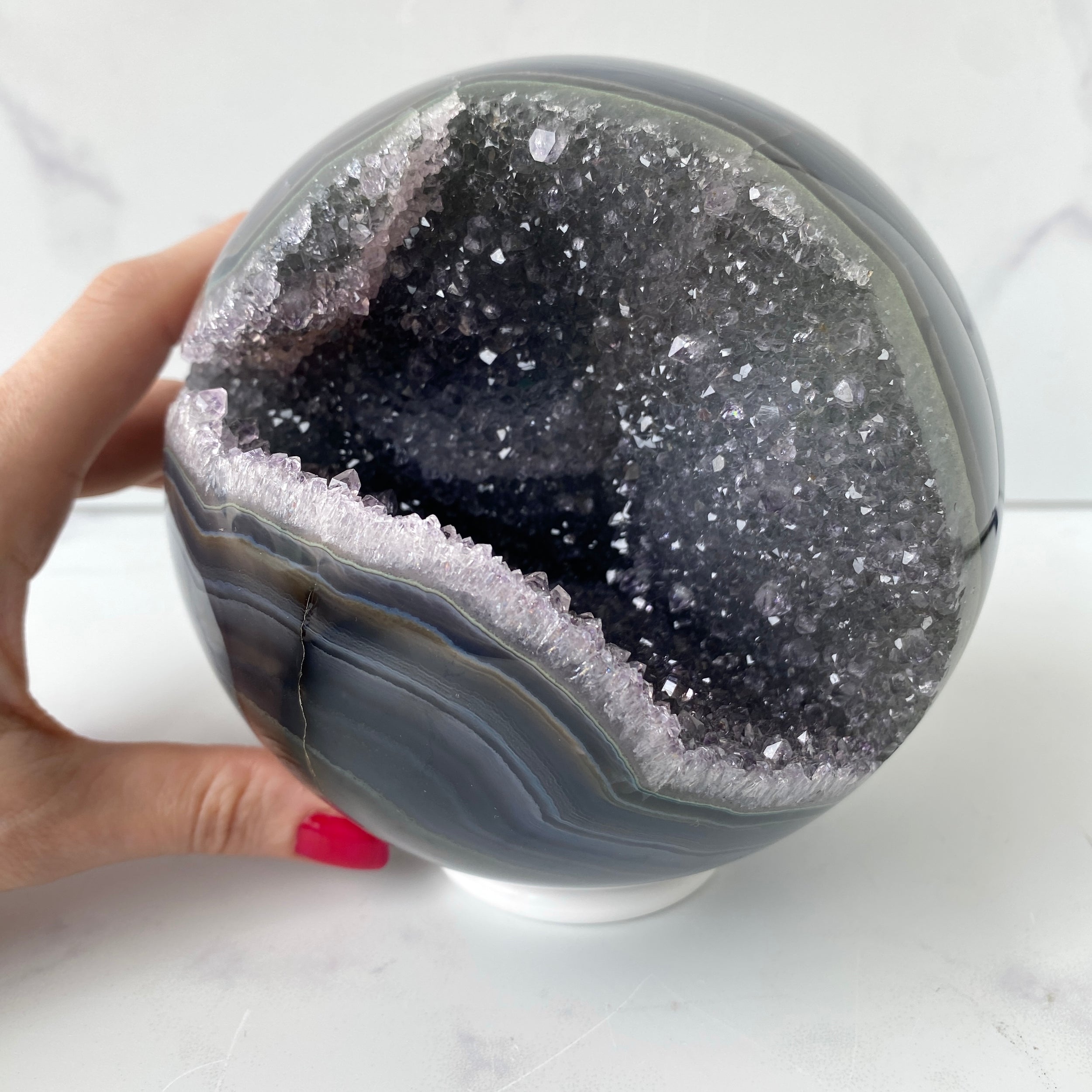 Druzy Amethyst Kugel 13 cm groß mit gebändertem Achat