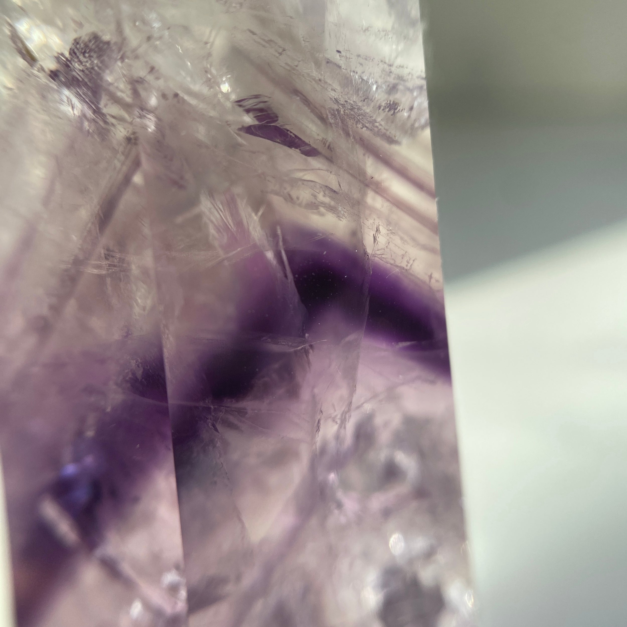 Amethyst Turm mit lila Phantomen