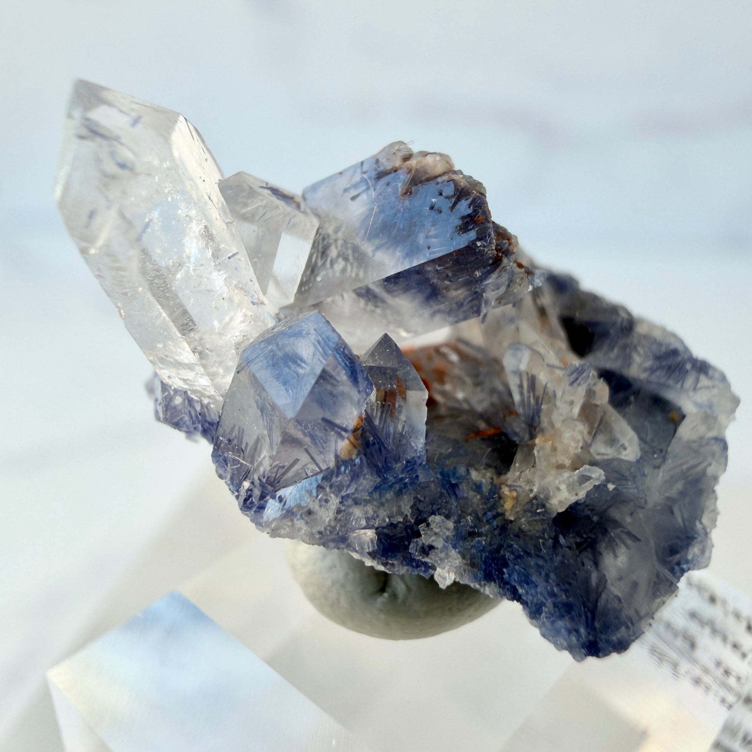 Dumortierit in Quarz, Dumortieritquarz Cluster, Einzelstück