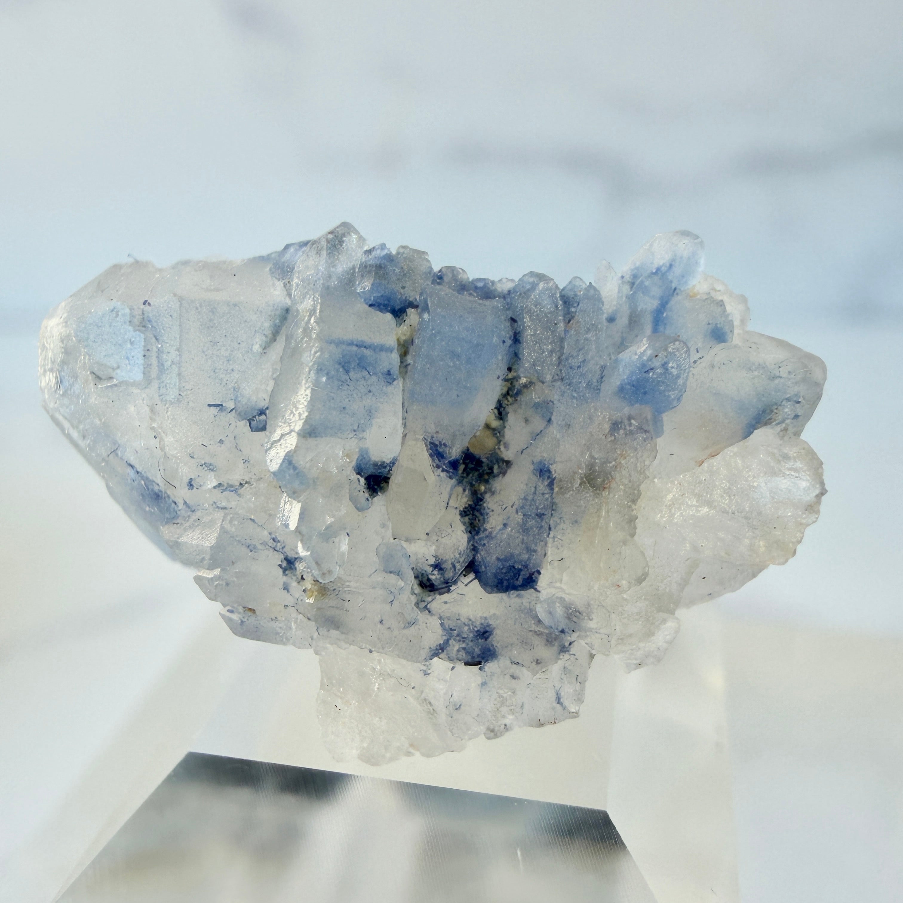 Dumortierit in Quarz, Dumortieritquarz Cluster, Einzelstück