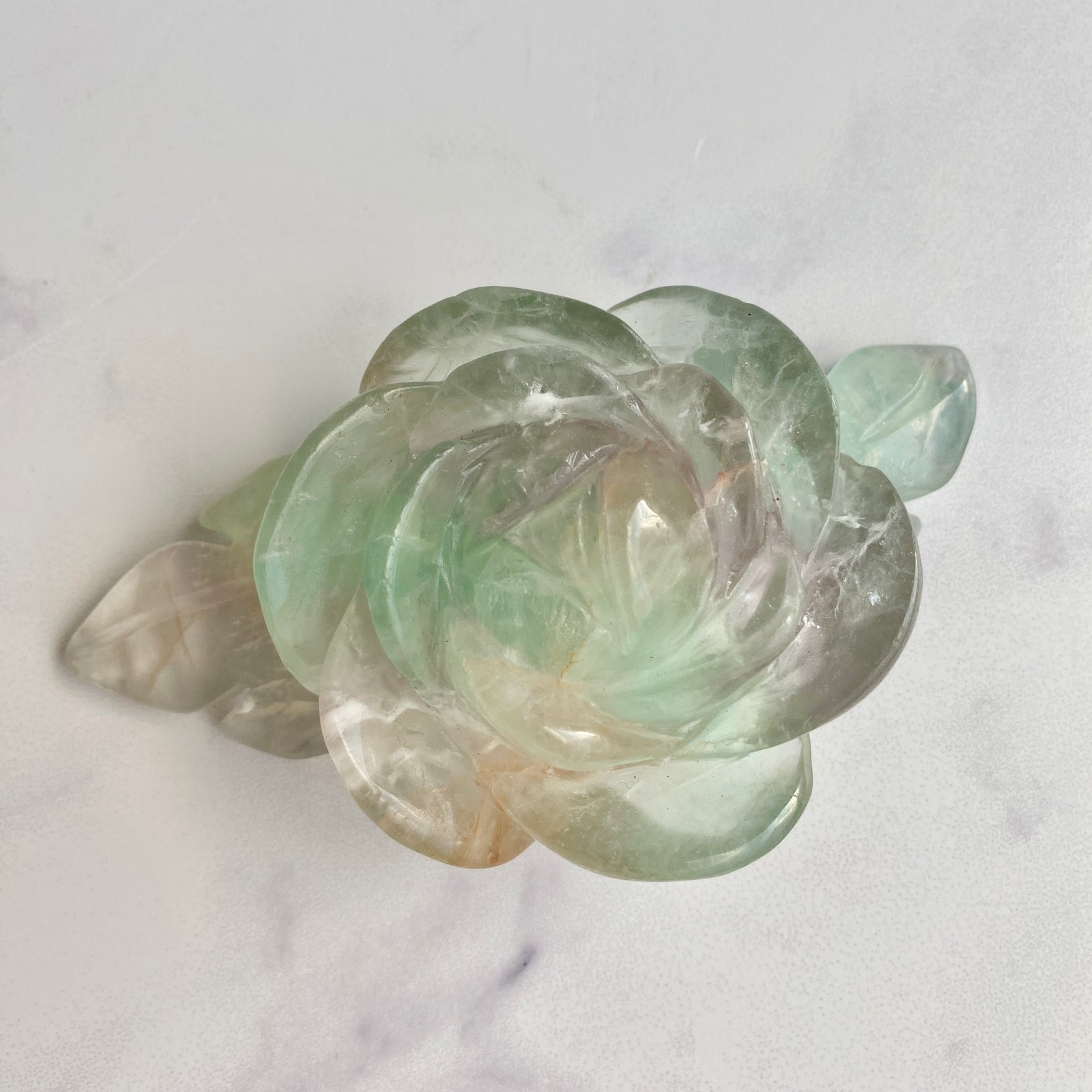 Farbenfrohe Fluorit Rose, Fluorit Carving