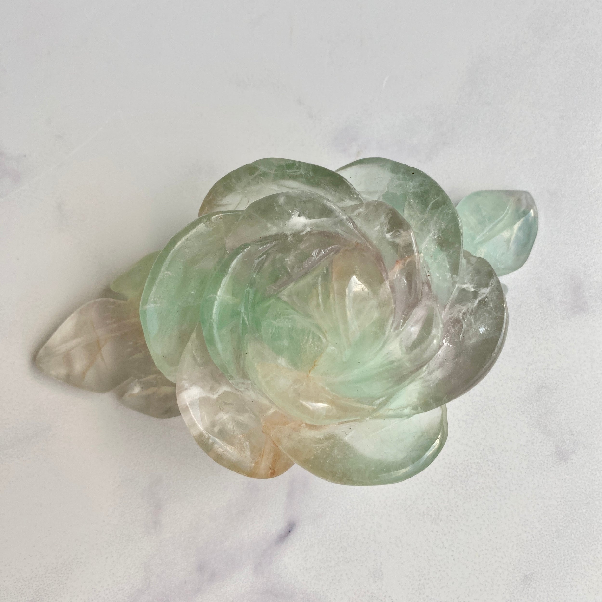 Farbenfrohe Fluorit Rose, Fluorit Carving