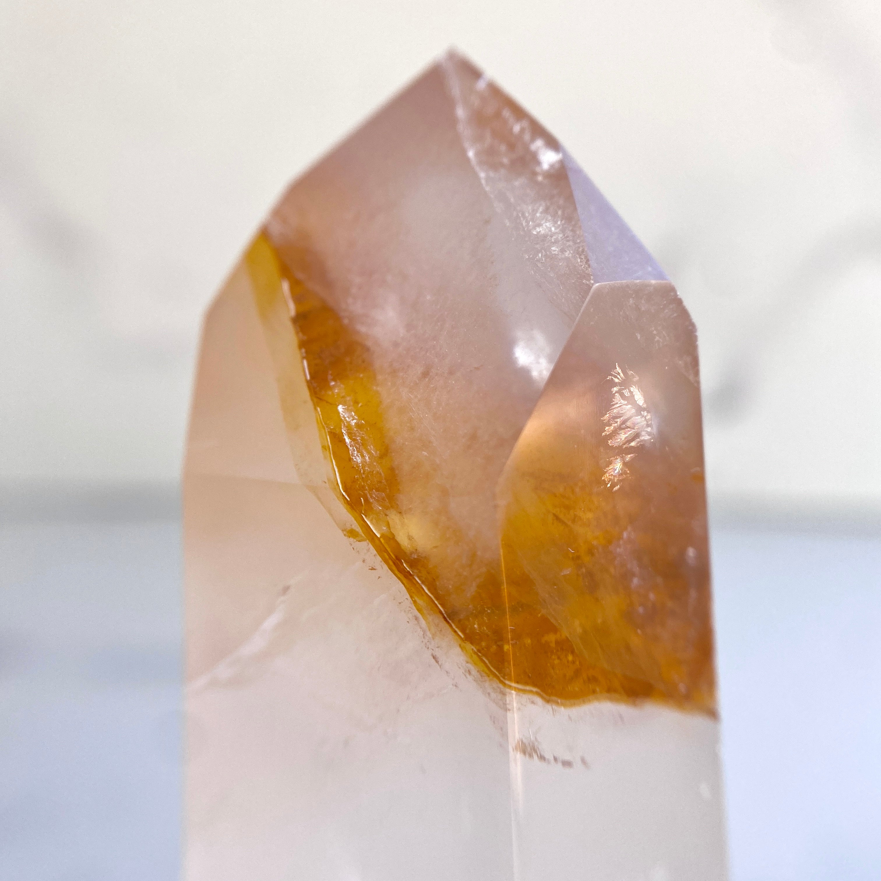 Obelisk ausgelbem  Hämatoid Quarz