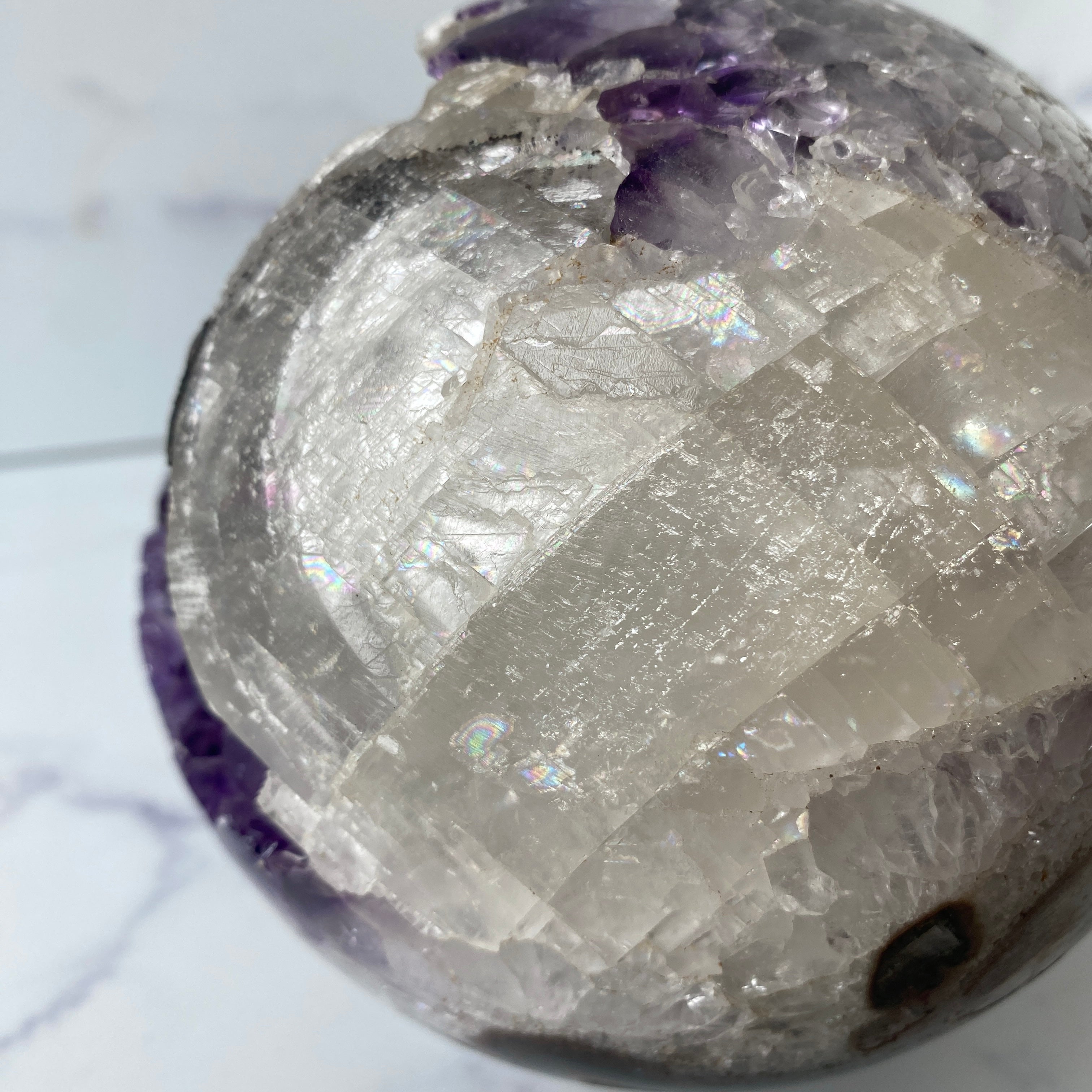 Große 13,5 cm sugar Calcit Amethyst Kugel, beleuchtbar