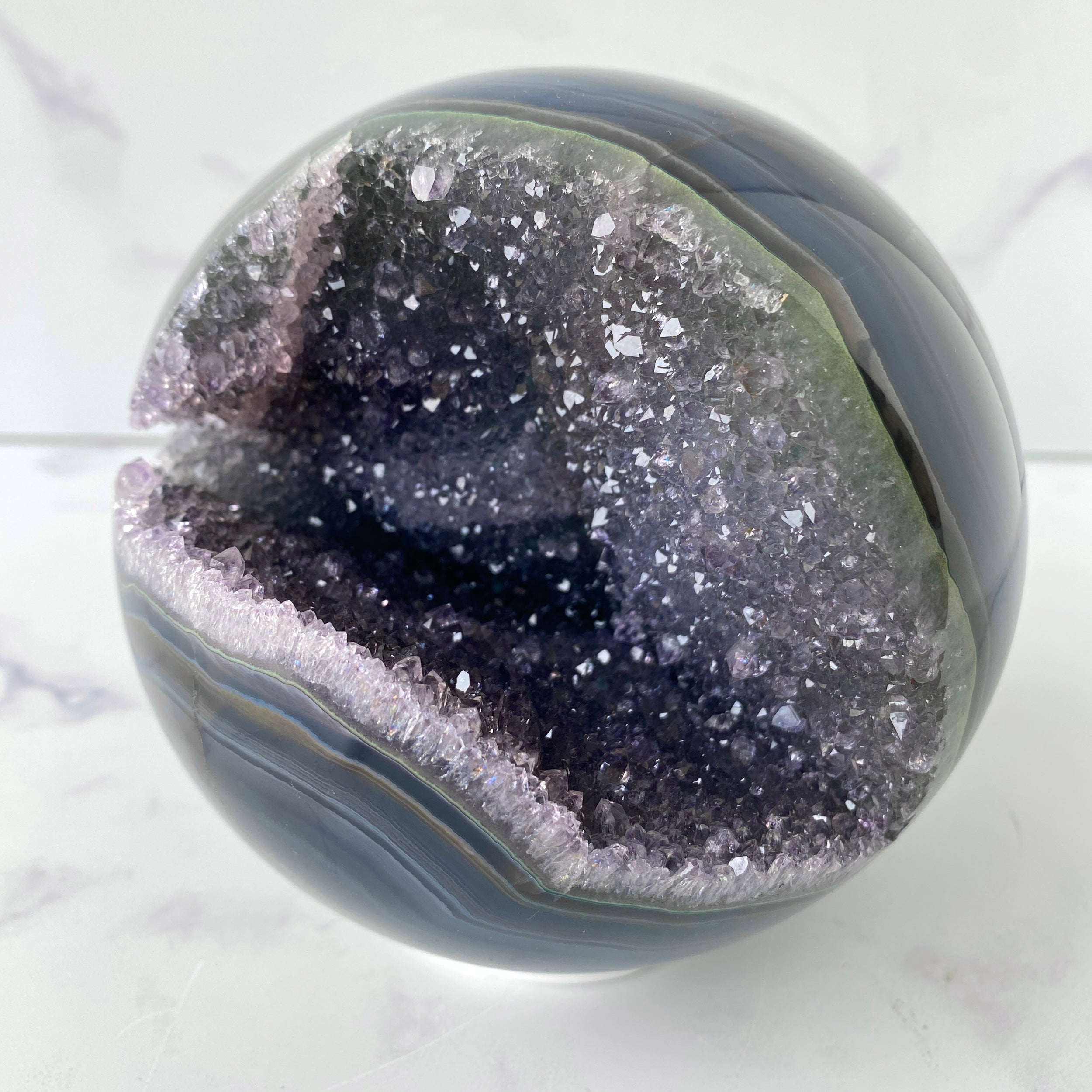 Druzy Amethyst Kugel 13 cm groß mit gebändertem Achat