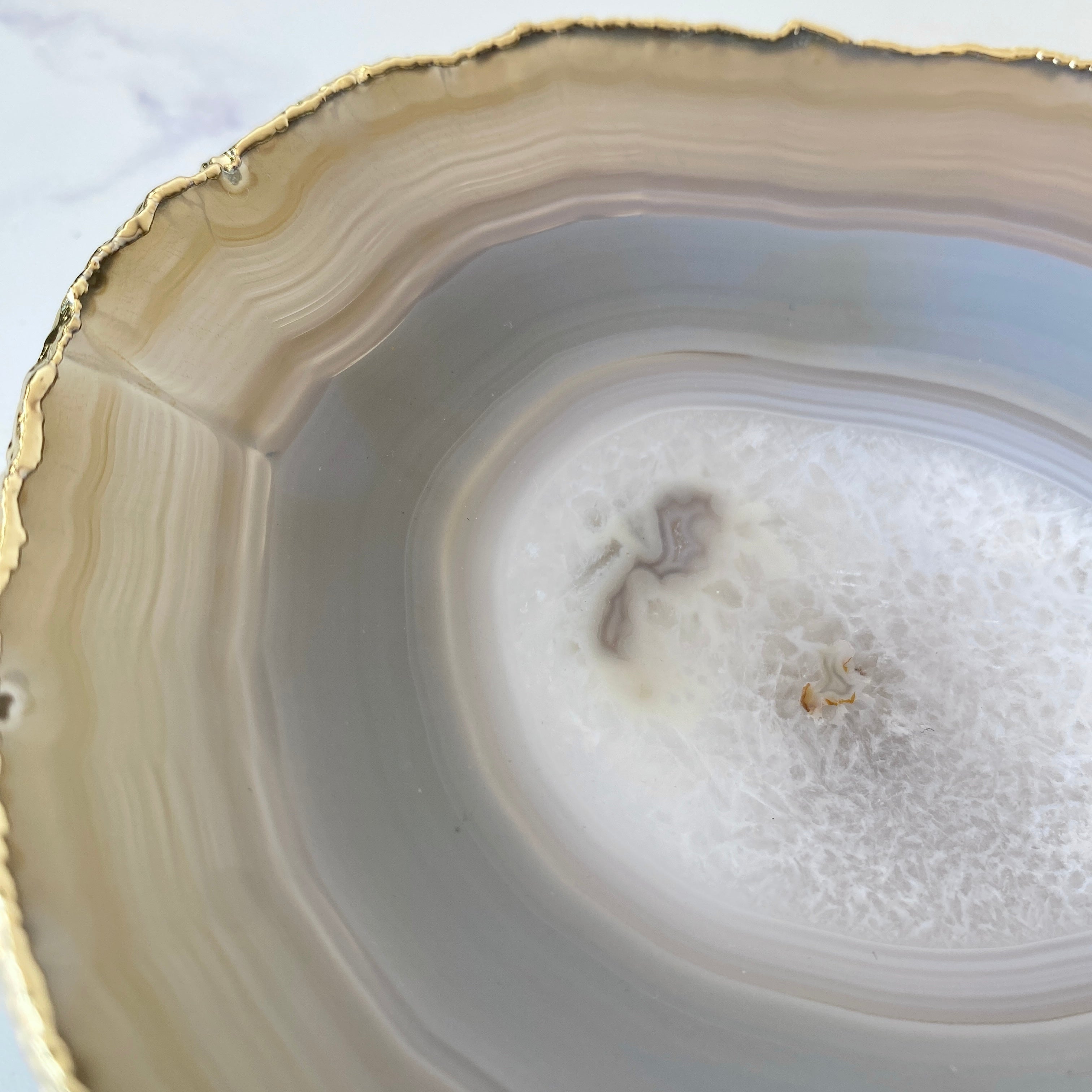 Edelsteinschale für Kleinigkeiten mit Goldrand