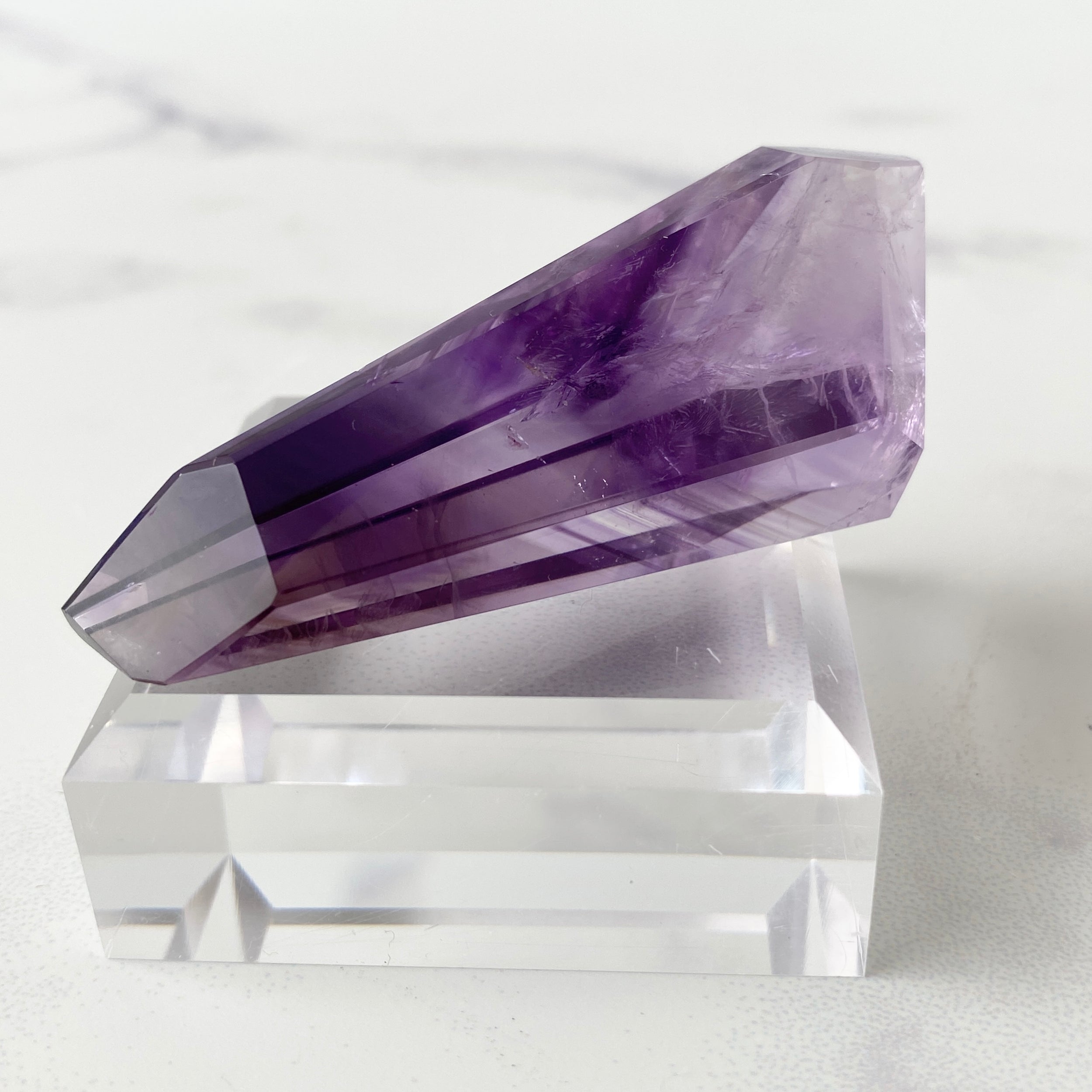 Amethyst Freiform in dunklem Lila
