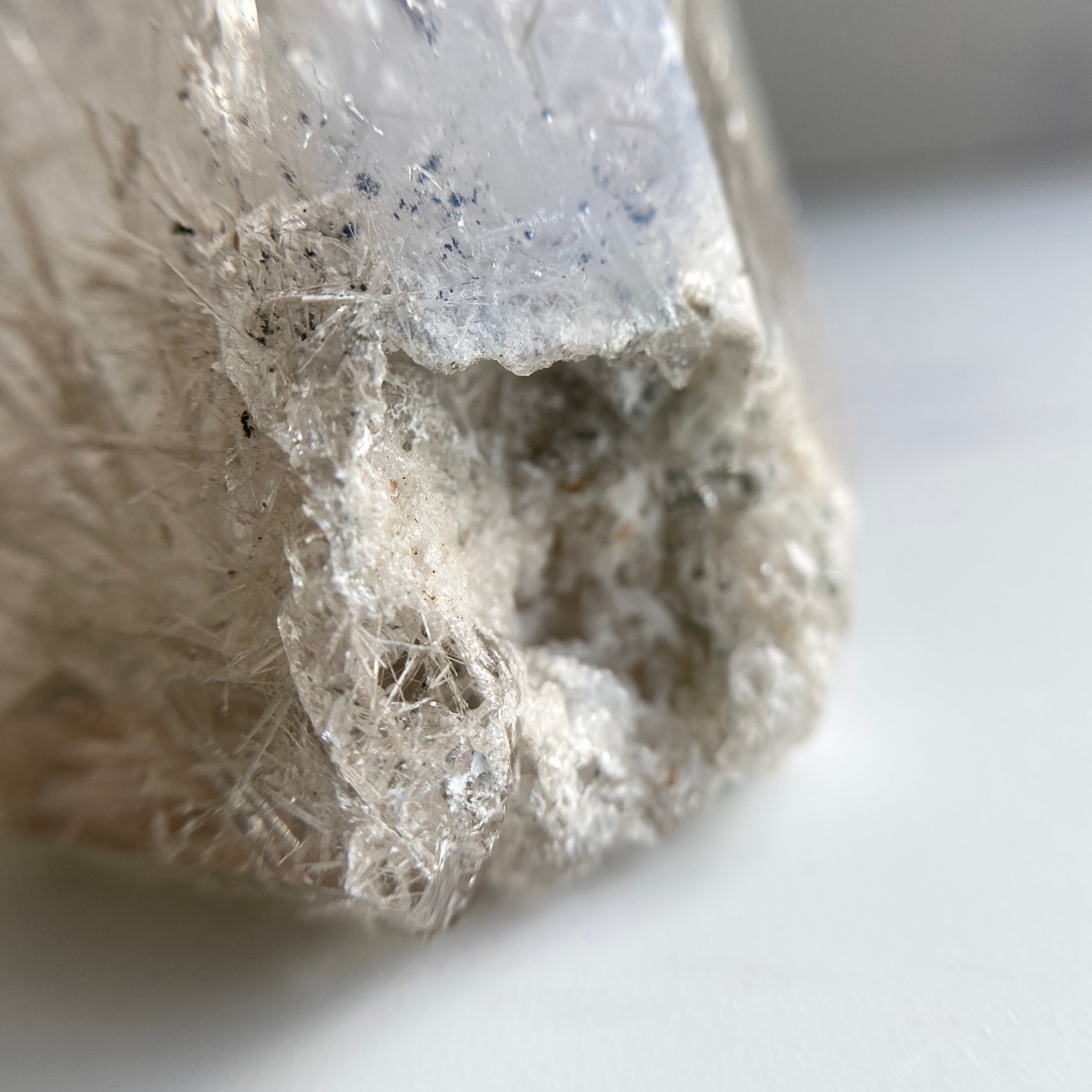 Quarzdruse mit Rutil