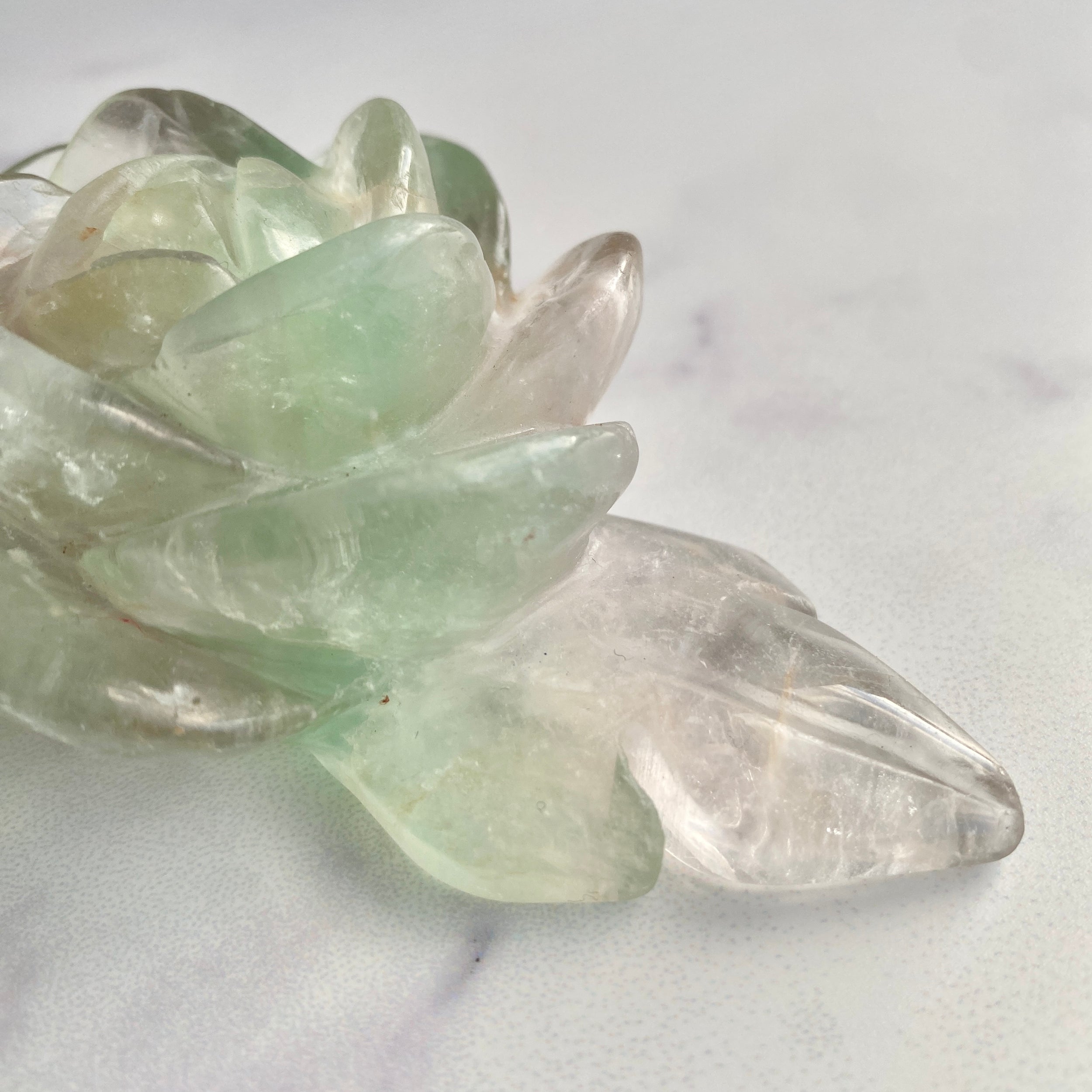 Farbenfrohe Fluorit Rose, Fluorit Carving